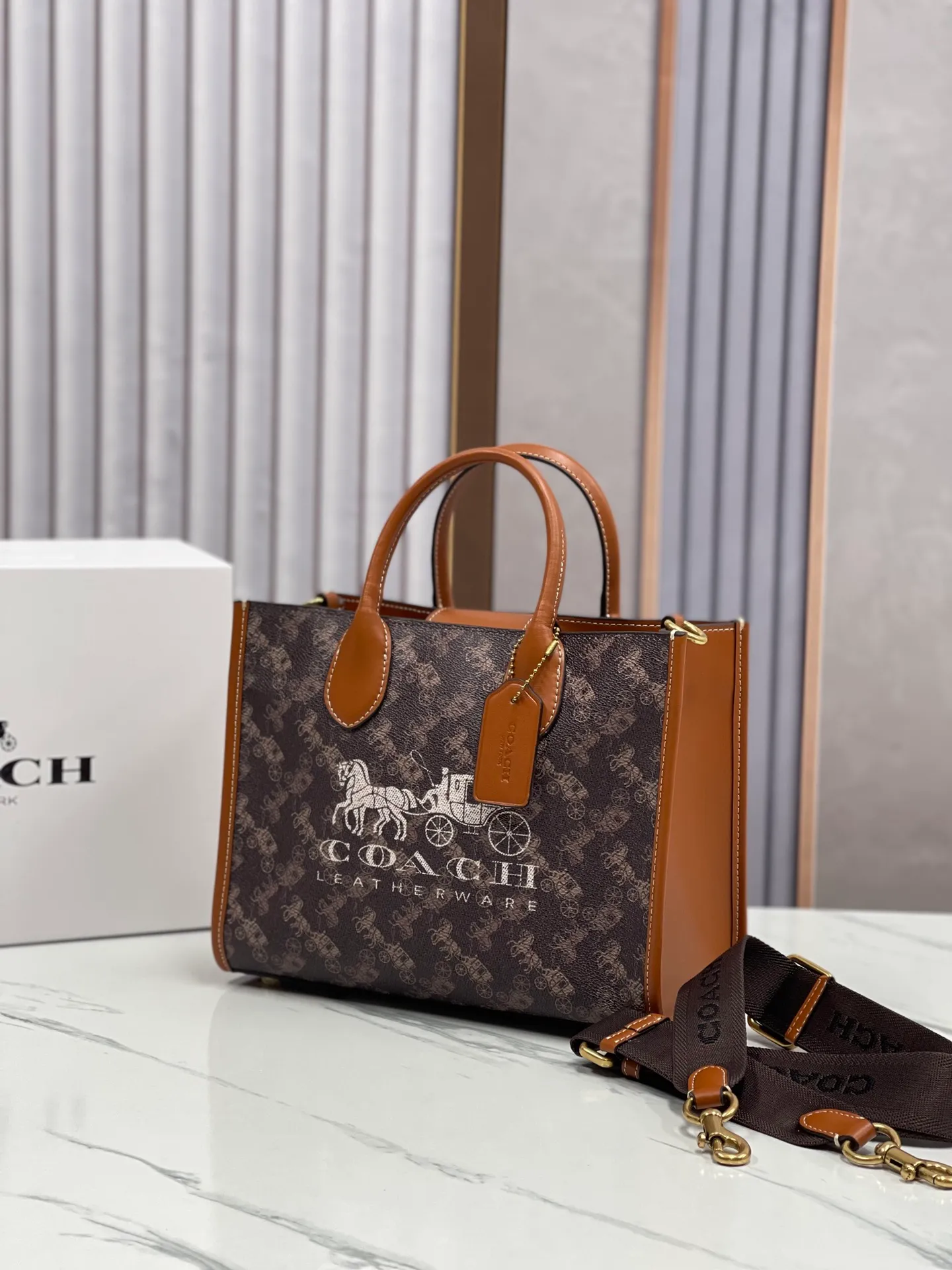 Batch 460💰coach/Coach new model CR680 counter new ACE carriage pattern women's tote bag single shoulder crossbody handheld tote bag double shoulder strap design size: 26X20.5X12
