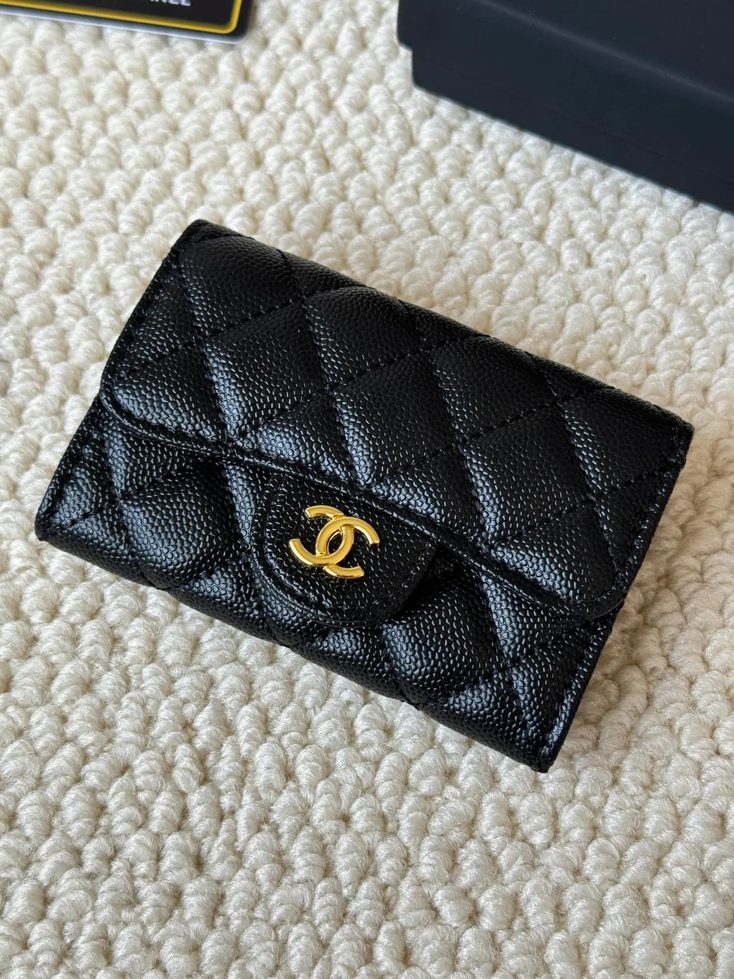 💰120 Style number: AP458chanel The most classic card holder, coin purse, Chanel classic flap card holder. Caviar cowhide, card holder and coin purse in one, with slip pocket on the back. Size: 7.5 × 11.3 × 2.1 cm