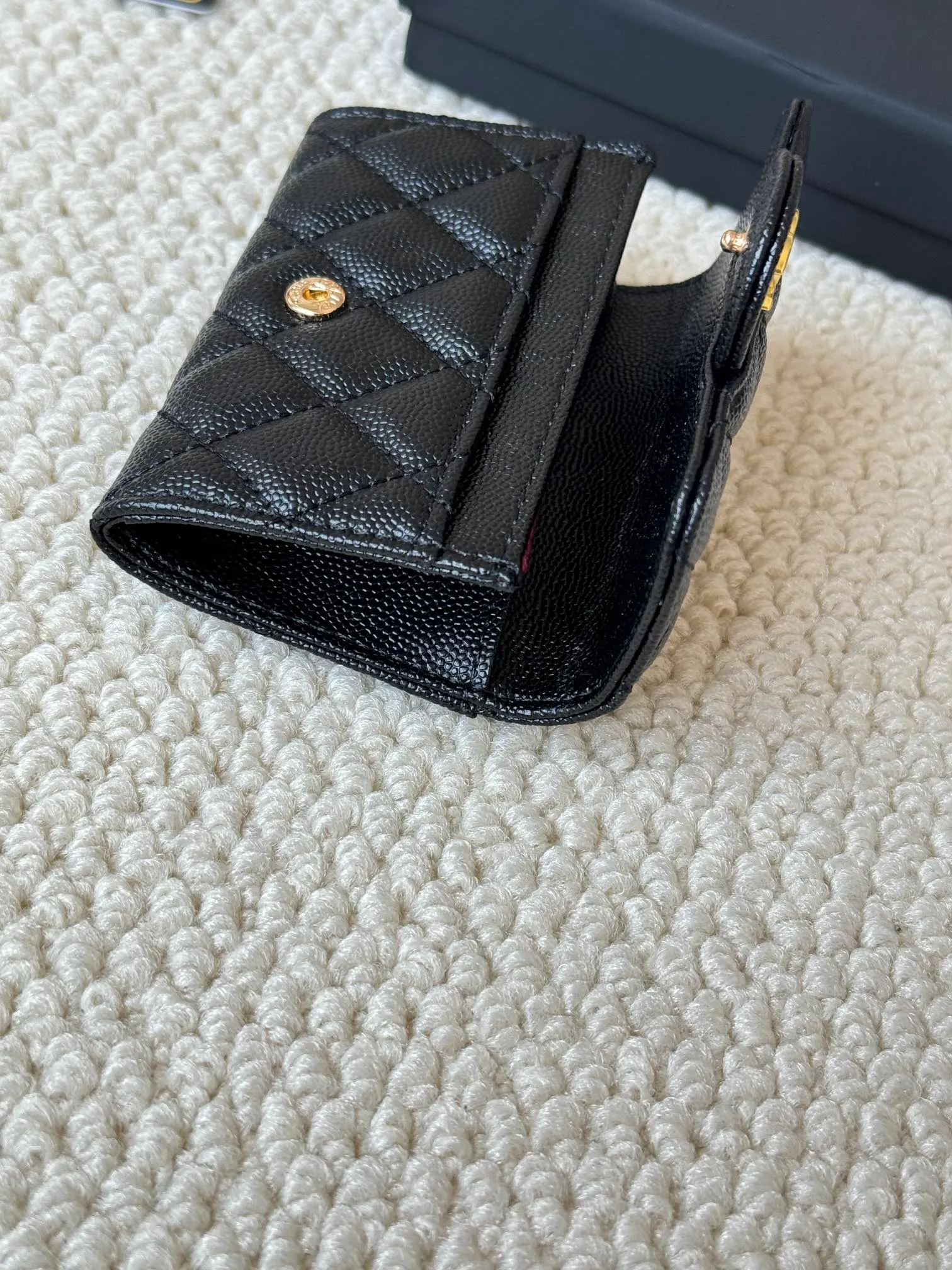 💰120 Style number: AP458chanel The most classic card holder, coin purse, Chanel classic flap card holder. Caviar cowhide, card holder and coin purse in one, with slip pocket on the back. Size: 7.5 × 11.3 × 2.1 cm