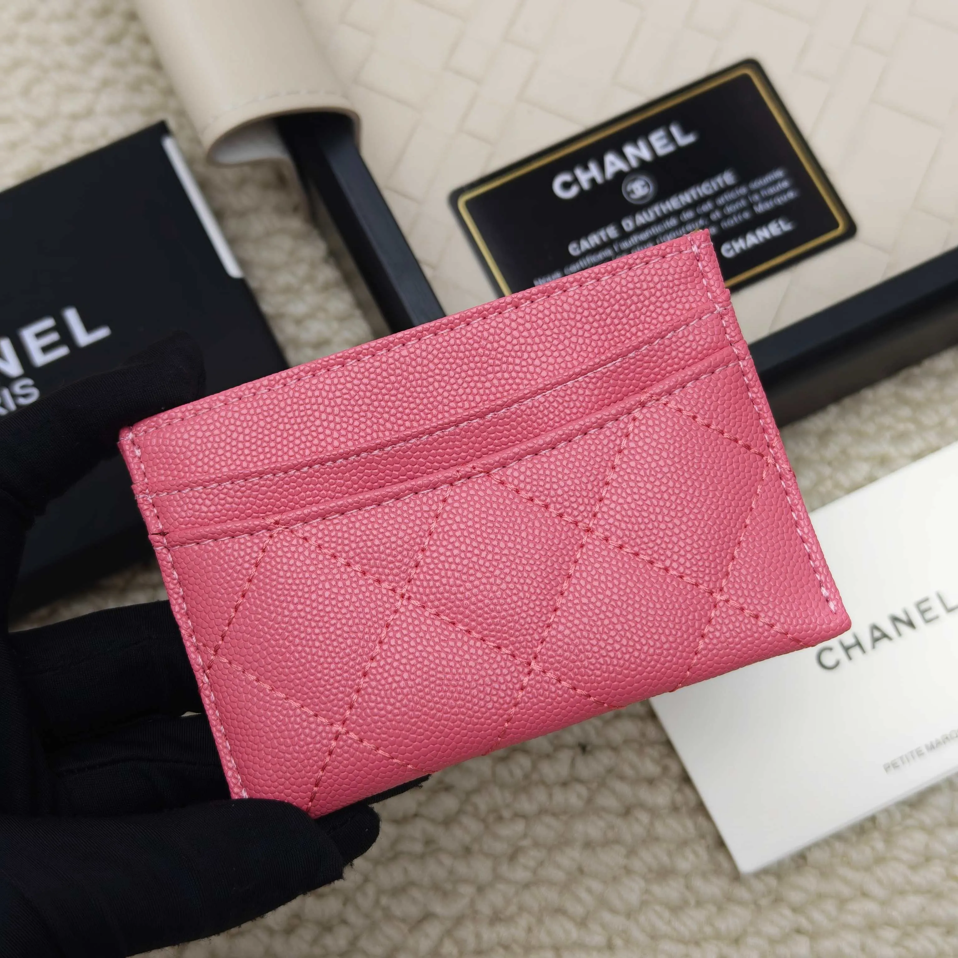 💰100Chanel Chanel counter classic card holder Model number: AP456 Made of cowhide caviar, a classic and timeless mini card holder. Super cute😍 Size: 7.5×11.2×0.5cm Fine workmanship and high-end quality