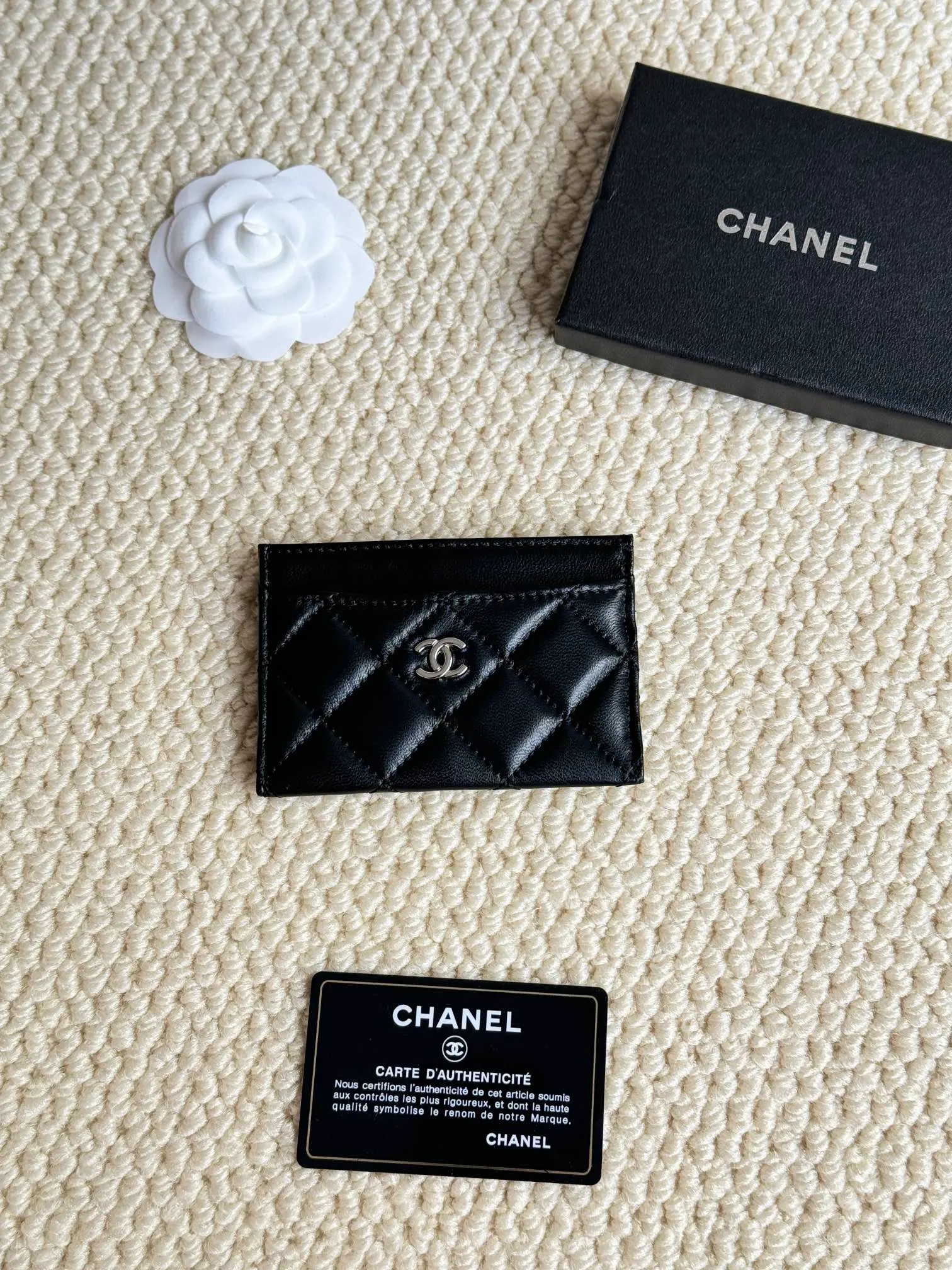 💰100Chanel Chanel counter classic card holder Model number: AP456 Made of sheepskin, a classic and timeless mini card holder. Super cute😍 Size: 7.5×11.2×0.5cm Fine workmanship and high-end quality
