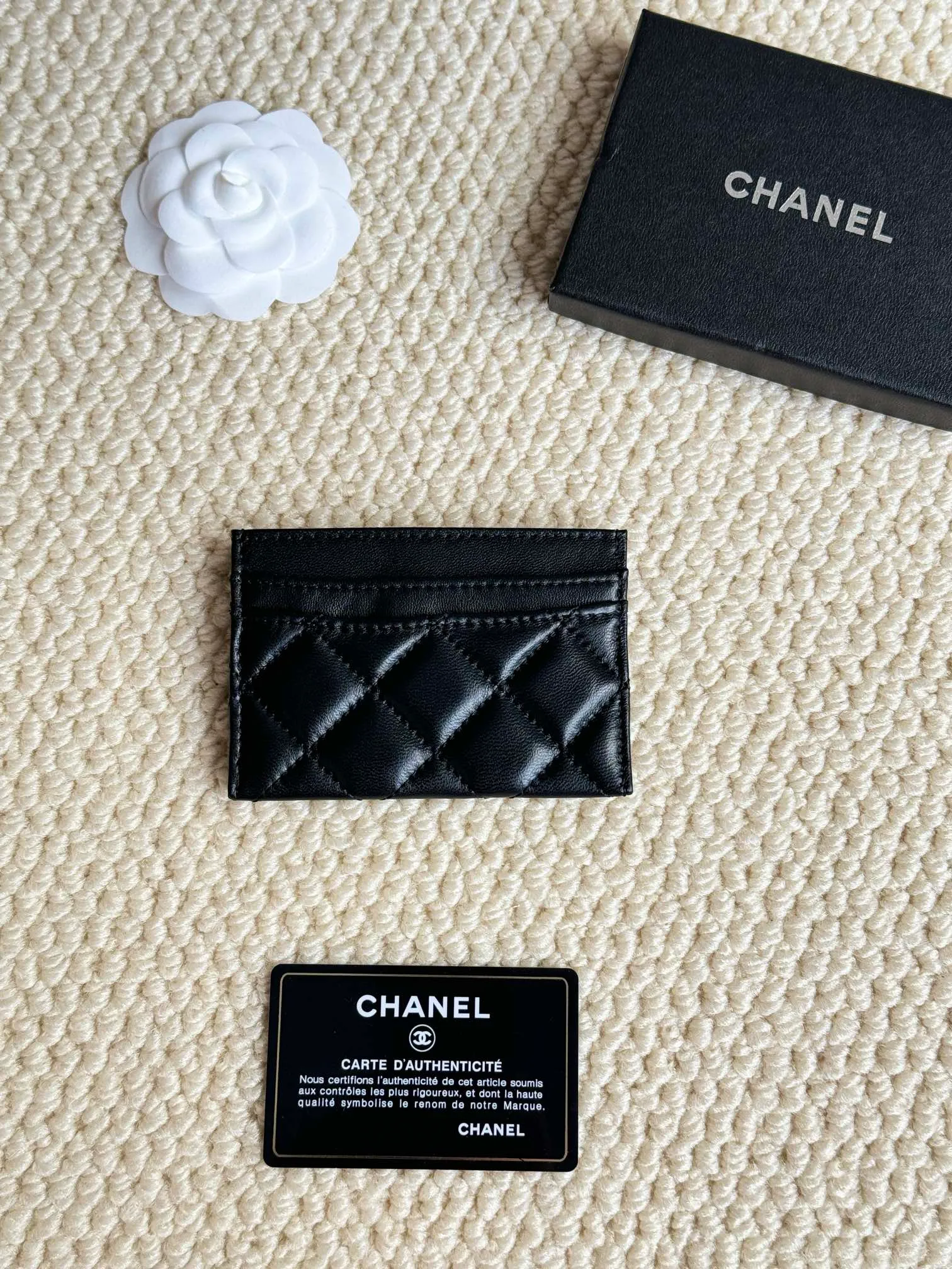 💰100Chanel Chanel counter classic card holder Model number: AP456 Made of sheepskin, a classic and timeless mini card holder. Super cute😍 Size: 7.5×11.2×0.5cm Fine workmanship and high-end quality