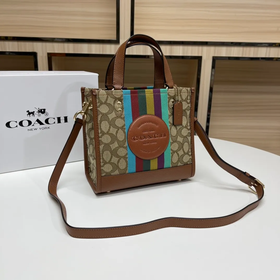 Batch 420💰. coach/Coach new model C5637 Dempsey mini canvas Field Tote 22 vertical small tote shopping bag, the bag is small, cute and can be packed. It is very suitable for petite girls, fashionable and versatile ~ 22x21x12cm,