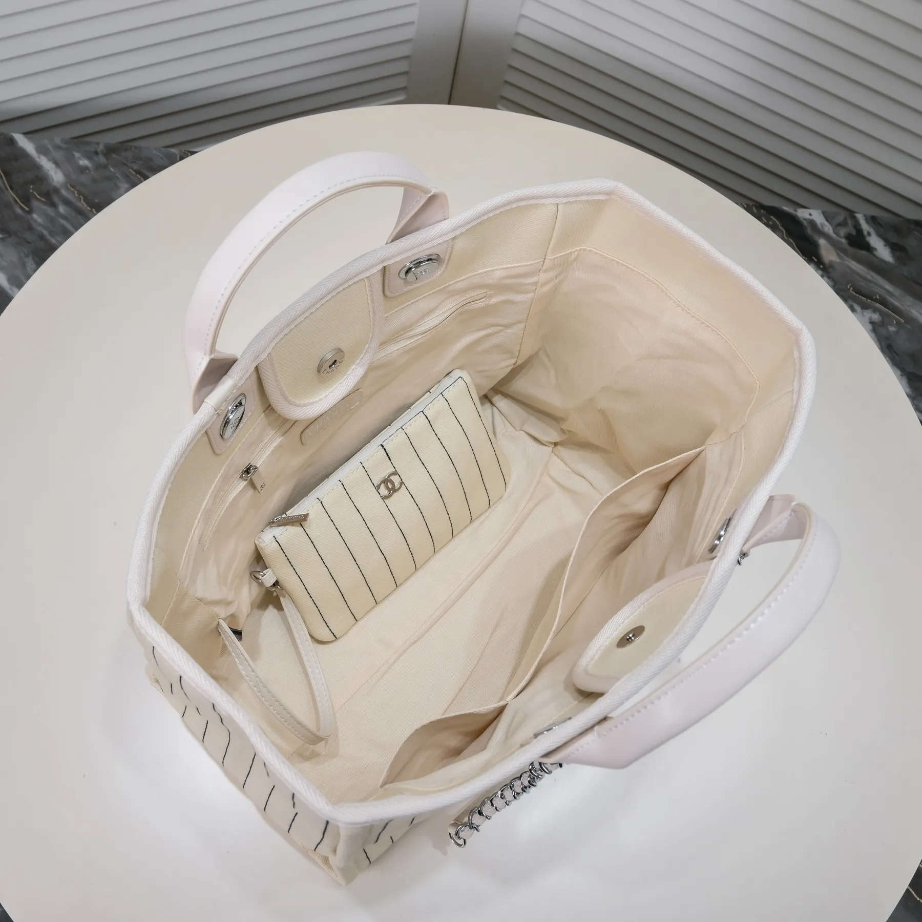💰420￥White👑Chanel 2023 new beach bag denim bag🎉🎉Women's shoulder portable shopping bag large capacity mommy fashion simple chain bag✅✅✅👍👍 Style number: 67178-8 Size: top width 48/bottom width 38/height 30/thickness 14 cm