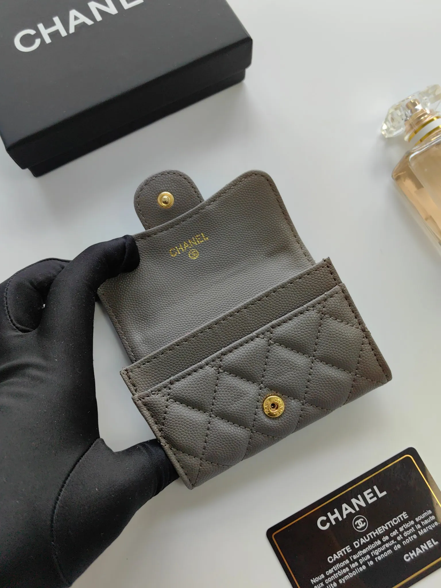 ￥130 CHANEL Chanel classic flap card holder. Imported sheepskin and caviar cowhide, card holder and coin purse integrated, with slip pocket on the back, model number: AP448, size: 7.5 × 11.3 × 2.1 cm