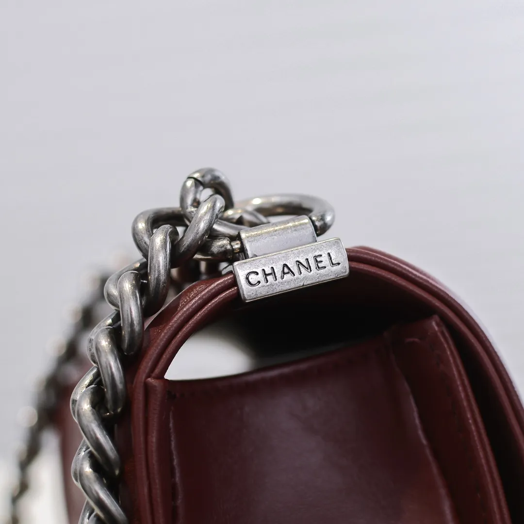 💰400￥ (Full sheepskin with original hardware) [Smile] Chanel Chanel 👑 Lambskin [Lightning] Thickened electroplated hardware accessories 🌈 The workmanship is comparable to the original order 💪 The bottom can be pinched and rebounded without trace, absolutely spot-on and real-life, fashionable and durable 💪💪 High-end quality, no pressure in and out of the drill cabinet 💏, size 20*12*7cm, style number 67085