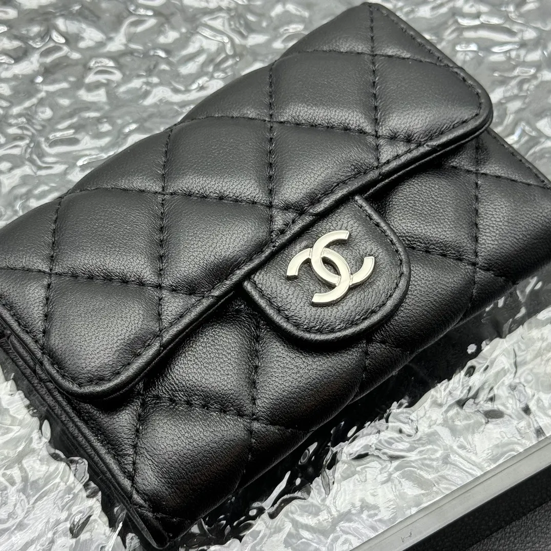 💰130 💎Top quality 💖 𝑪𝑯𝑨𝑵𝑬𝑳 Sheep pattern black/silver gold 💌 First layer cowhide Chanel wallet 👛 CHANEL Classic Series Many new CF card holders have arrived! This card holder has an extra card pocket at the back than the previous classic card holder❤️You can store cards and coins separately😊A very practical coin purse❤️Model number: AP458 Size: 11*8.5*3