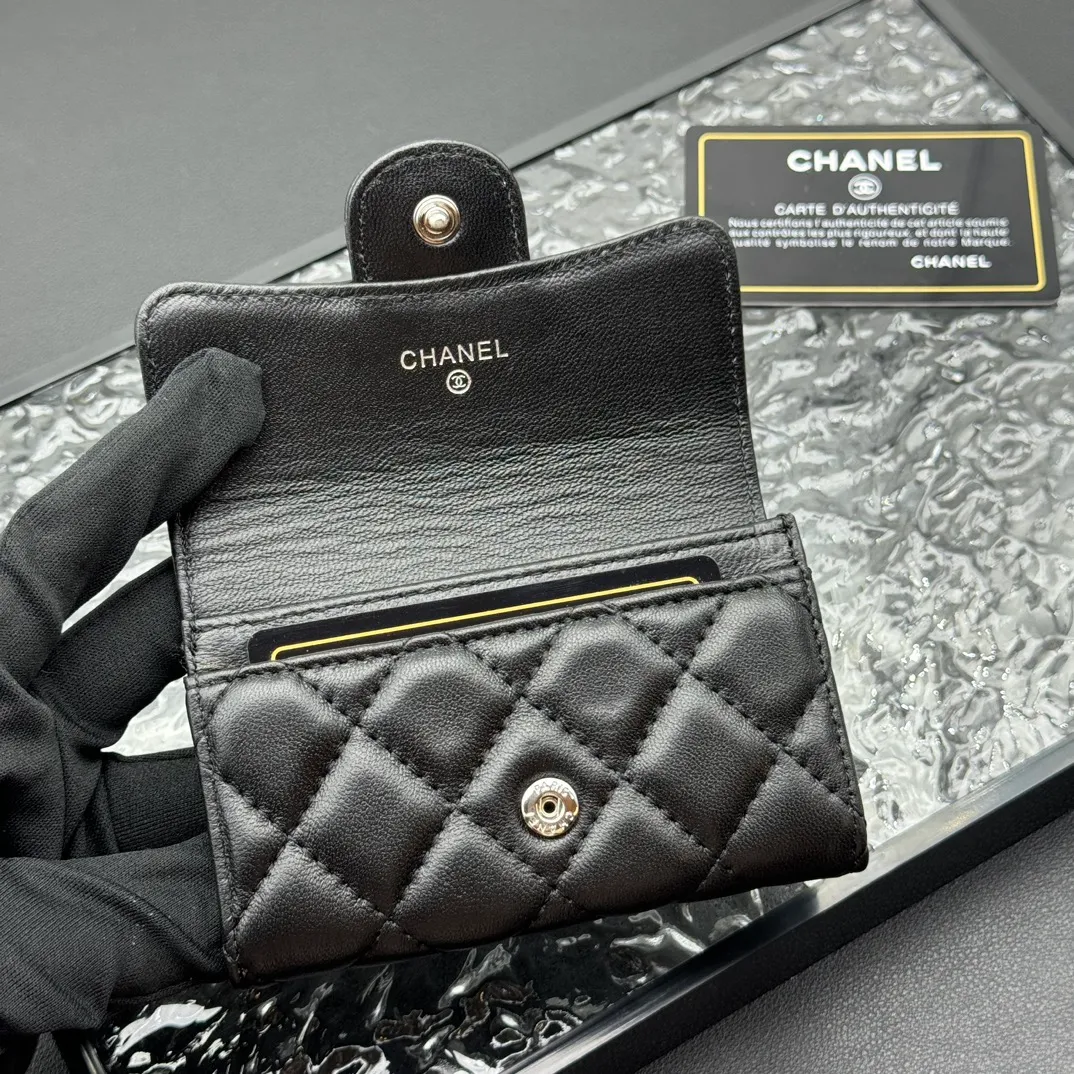 💰130 💎Top quality 💖 𝑪𝑯𝑨𝑵𝑬𝑳 Sheep pattern black/silver gold 💌 First layer cowhide Chanel wallet 👛 CHANEL Classic Series Many new CF card holders have arrived! This card holder has an extra card pocket at the back than the previous classic card holder❤️You can store cards and coins separately😊A very practical coin purse❤️Model number: AP458 Size: 11*8.5*3