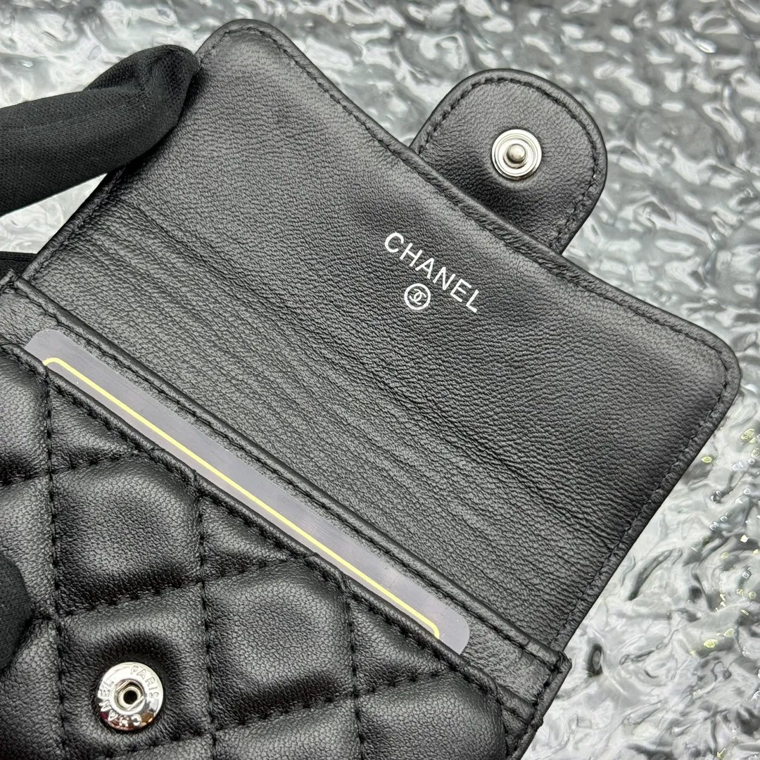 💰130 💎Top quality 💖 𝑪𝑯𝑨𝑵𝑬𝑳 Sheep pattern black/silver gold 💌 First layer cowhide Chanel wallet 👛 CHANEL Classic Series Many new CF card holders have arrived! This card holder has an extra card pocket at the back than the previous classic card holder❤️You can store cards and coins separately😊A very practical coin purse❤️Model number: AP458 Size: 11*8.5*3