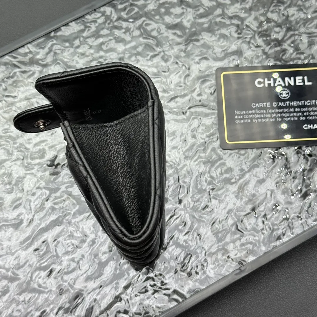 💰130 💎Top quality 💖 𝑪𝑯𝑨𝑵𝑬𝑳 Sheep pattern black/silver gold 💌 First layer cowhide Chanel wallet 👛 CHANEL Classic Series Many new CF card holders have arrived! This card holder has an extra card pocket at the back than the previous classic card holder❤️You can store cards and coins separately😊A very practical coin purse❤️Model number: AP458 Size: 11*8.5*3