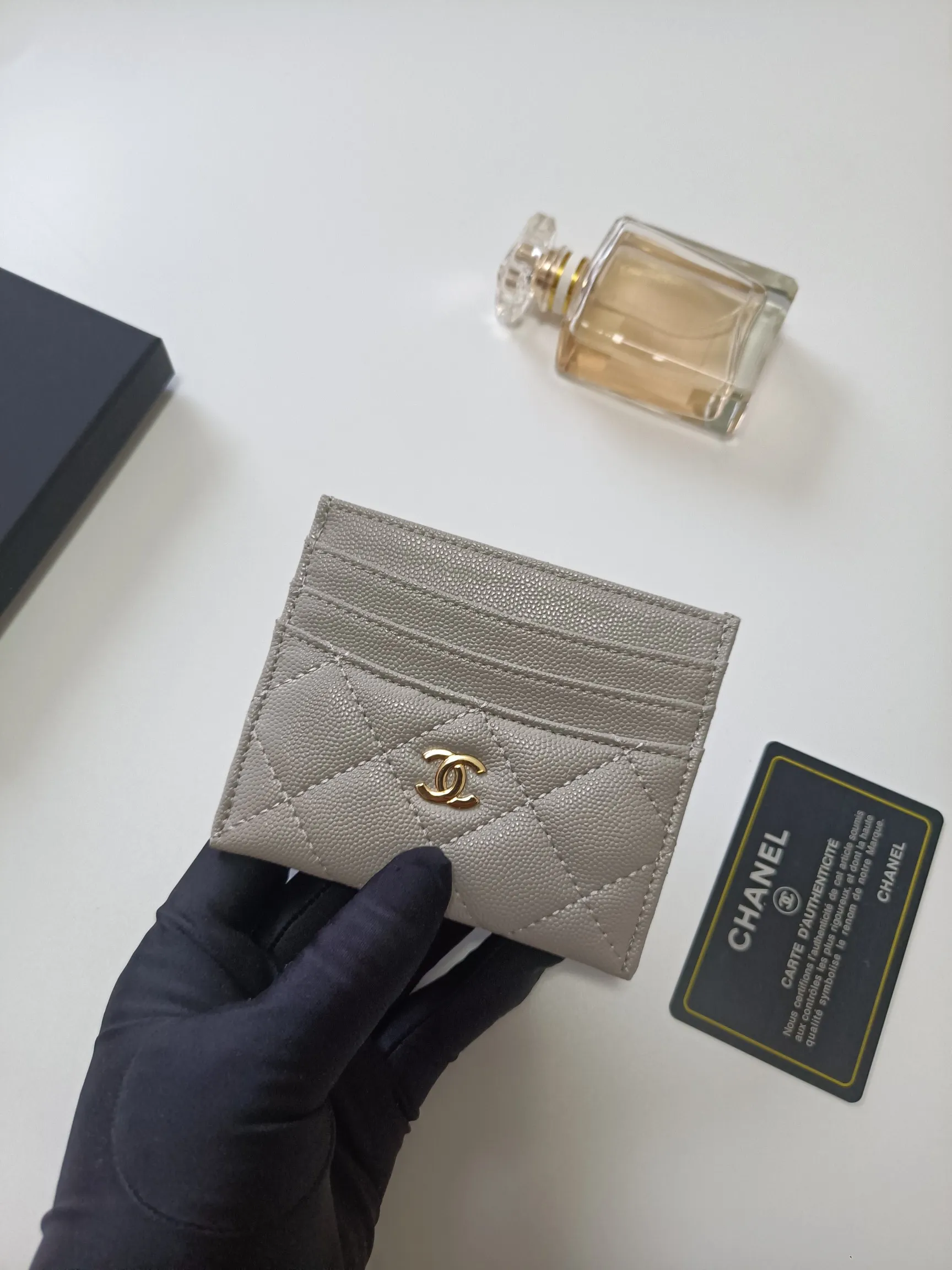 💰100💰 chanel 2025 new product card holder lambskin, seven card slots, can hold change, imported Italian lambskin + hardware logo, so beautiful, love it. The color is as shown in the picture, easy and fast storage, mini card holder No.: AP8964 Size: w11×h10cm