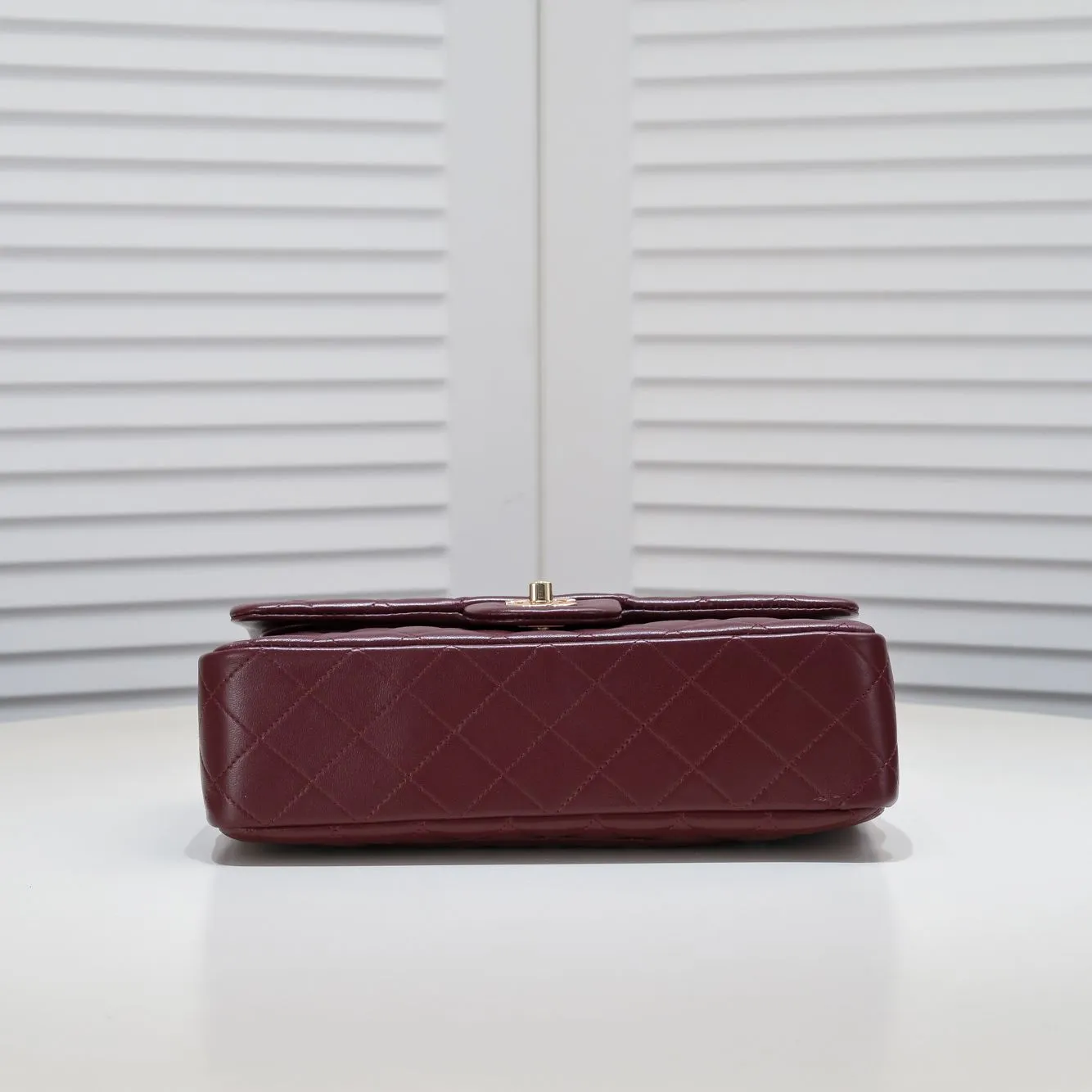 💰400￥Maroon Chanel🔥Exclusive quality real shot shipment✈️Official website updated simultaneously👑Chanel sheep pattern classic style with original hardware, summer style is coming💋CHANEL ‼ ️Crossbody bag, sheepskin with red lining🌸‼ ️ 🙈Fashion new favorite🙈 Size: 25.5*16*6.5. Style number: 1112 sheepskin