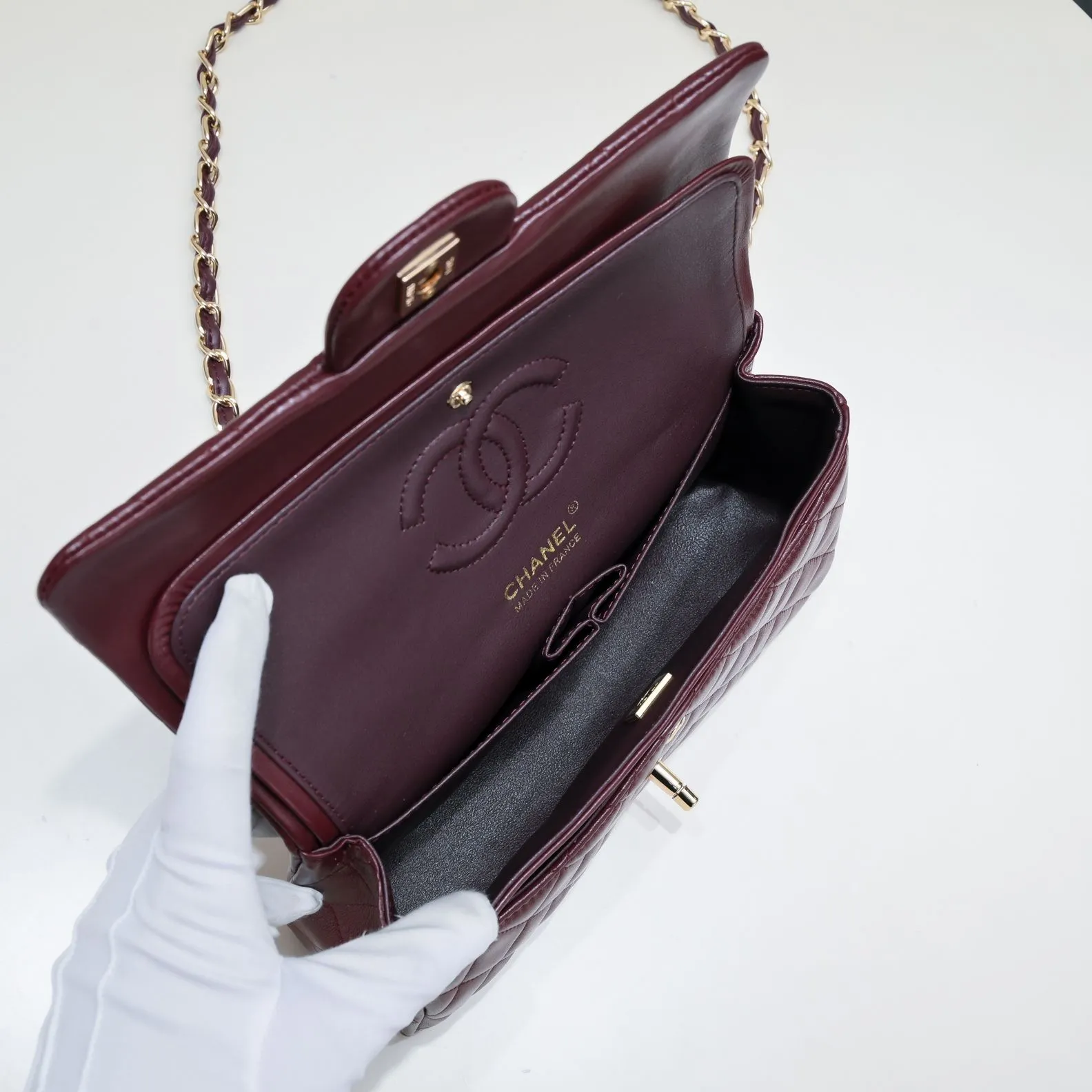 💰400￥Maroon Chanel🔥Exclusive quality real shot shipment✈️Official website updated simultaneously👑Chanel sheep pattern classic style with original hardware, summer style is coming💋CHANEL ‼ ️Crossbody bag, sheepskin with red lining🌸‼ ️ 🙈Fashion new favorite🙈 Size: 25.5*16*6.5. Style number: 1112 sheepskin