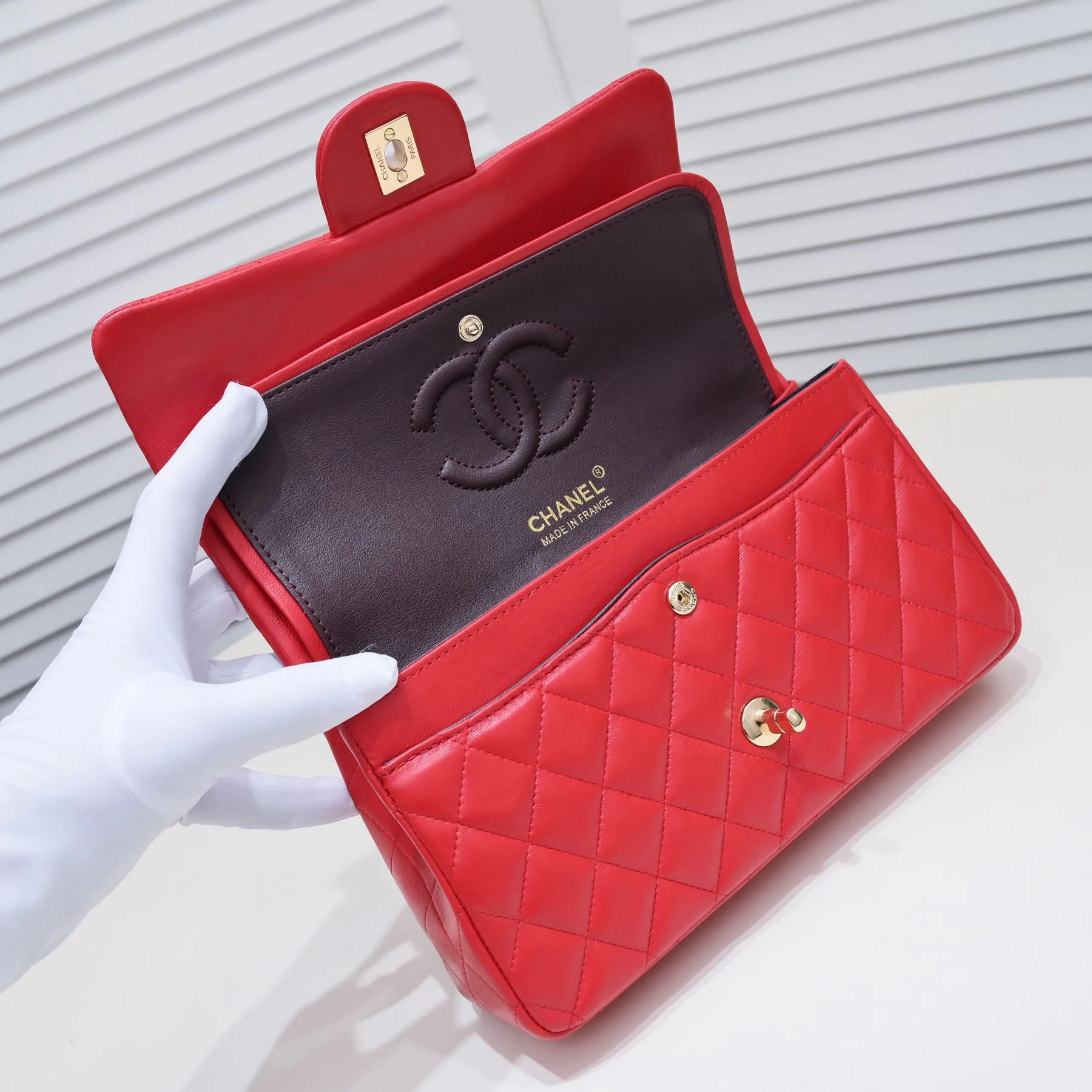 💰400￥Big red Chanel🔥Exclusive quality real shot shipment✈️Official website updated simultaneously👑Chanel sheep pattern classic style with original hardware, summer style is coming💋CHANEL ‼ ️Crossbody bag, sheepskin with red lining🌸‼ ️ 🙈Fashion new favorite🙈 Size: 25.5*16*6.5. Style number: 1112 sheepskin
