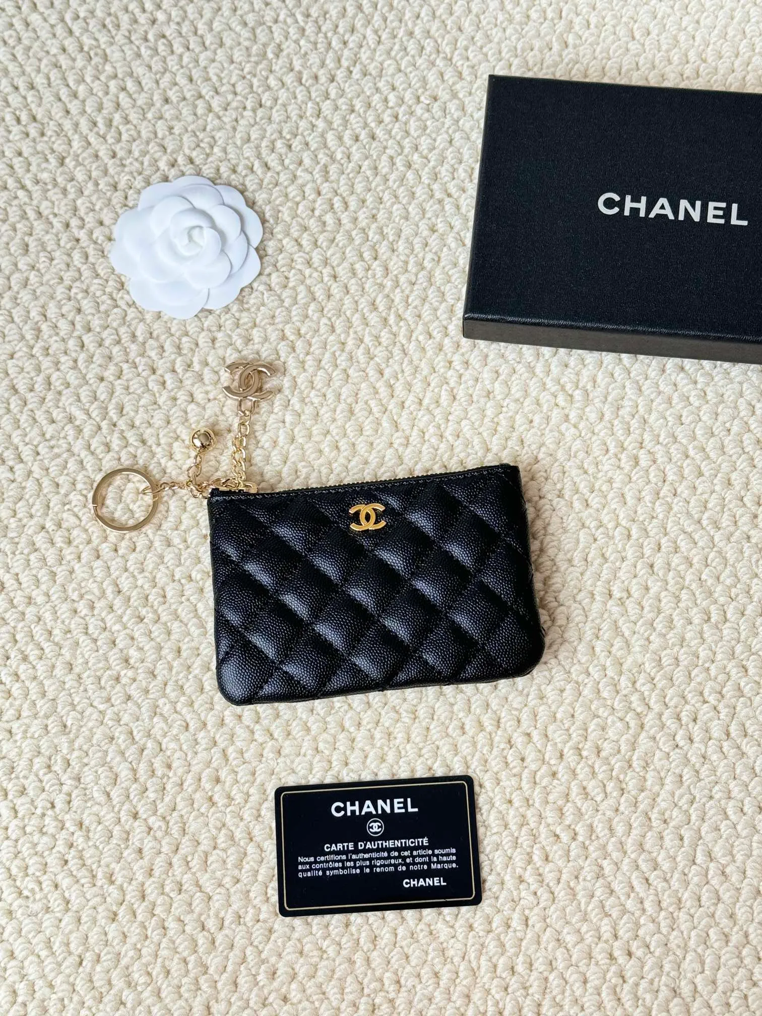 💰130 chanel cowhide caviar pendant coin purse💦 Style number: A50168 Classic small carry-on bag, one of the most practical bags in the era of mobile payment, cards, change, keys and lipstick in one package, cute, practical and connotative, nice card holder, key bag, coin purse, lipstick bag Reference size: 9.5×15×0.5cm