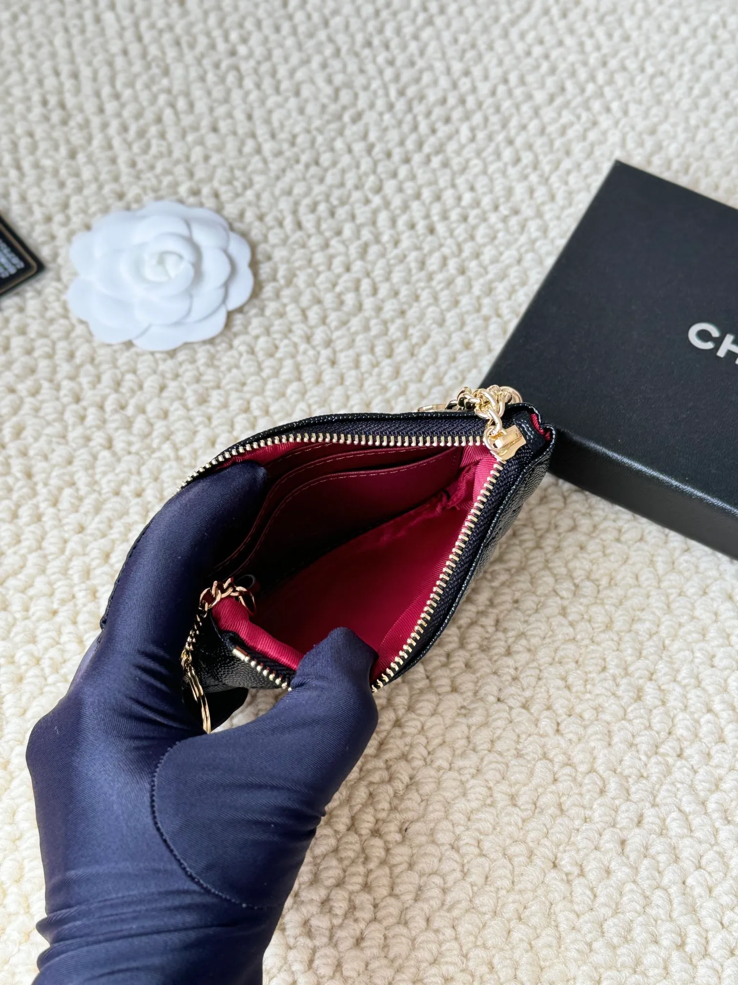 💰130 chanel cowhide caviar pendant coin purse💦 Style number: A50168 Classic small carry-on bag, one of the most practical bags in the era of mobile payment, cards, change, keys and lipstick in one package, cute, practical and connotative, nice card holder, key bag, coin purse, lipstick bag Reference size: 9.5×15×0.5cm