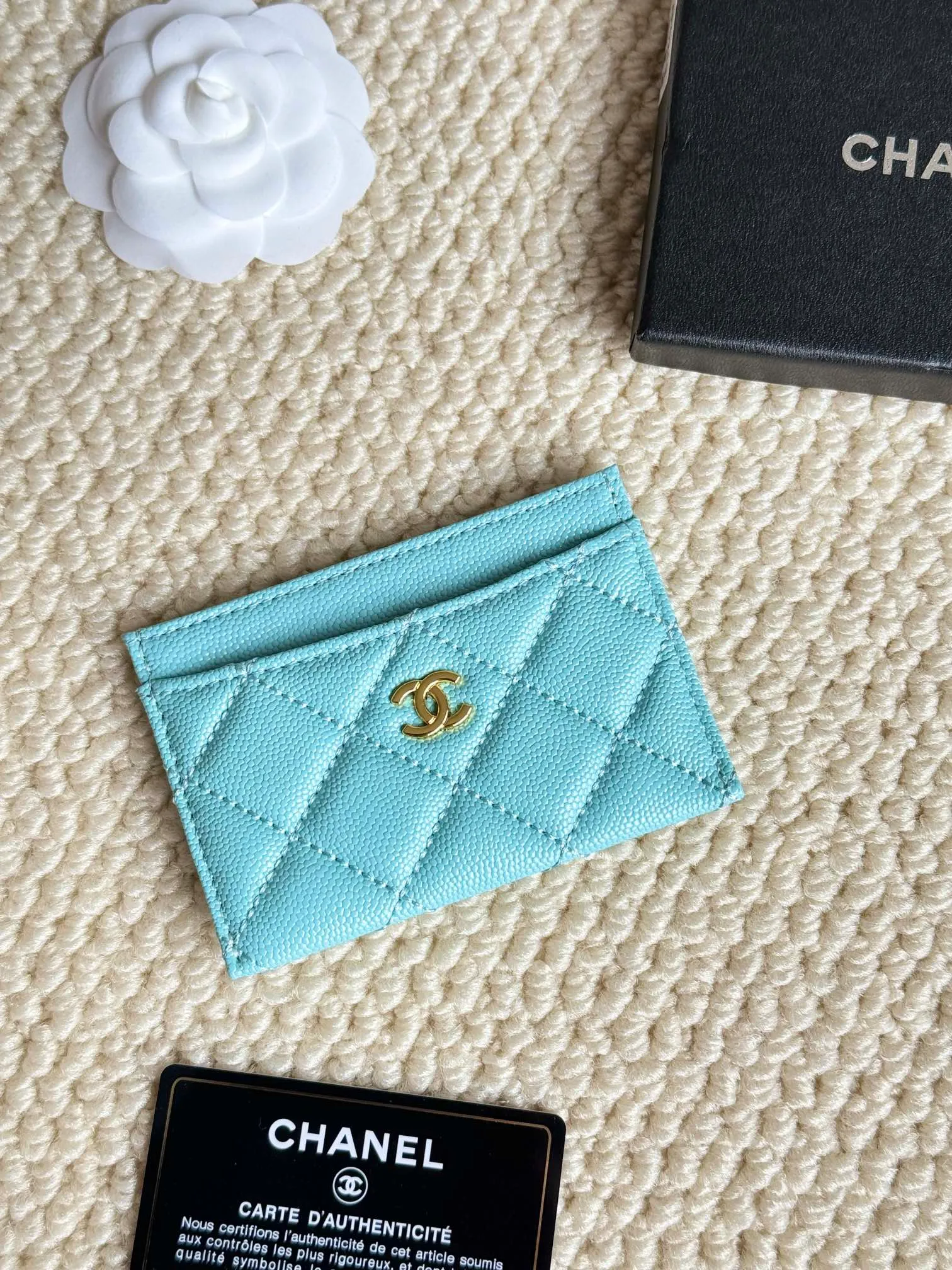 💰100Chanel Chanel counter classic card holder Model number: AP456 Made of cowhide caviar, a classic and timeless mini card holder. Super cute😍 Size: 7.5×11.2×0.5cm Fine workmanship and high-end quality