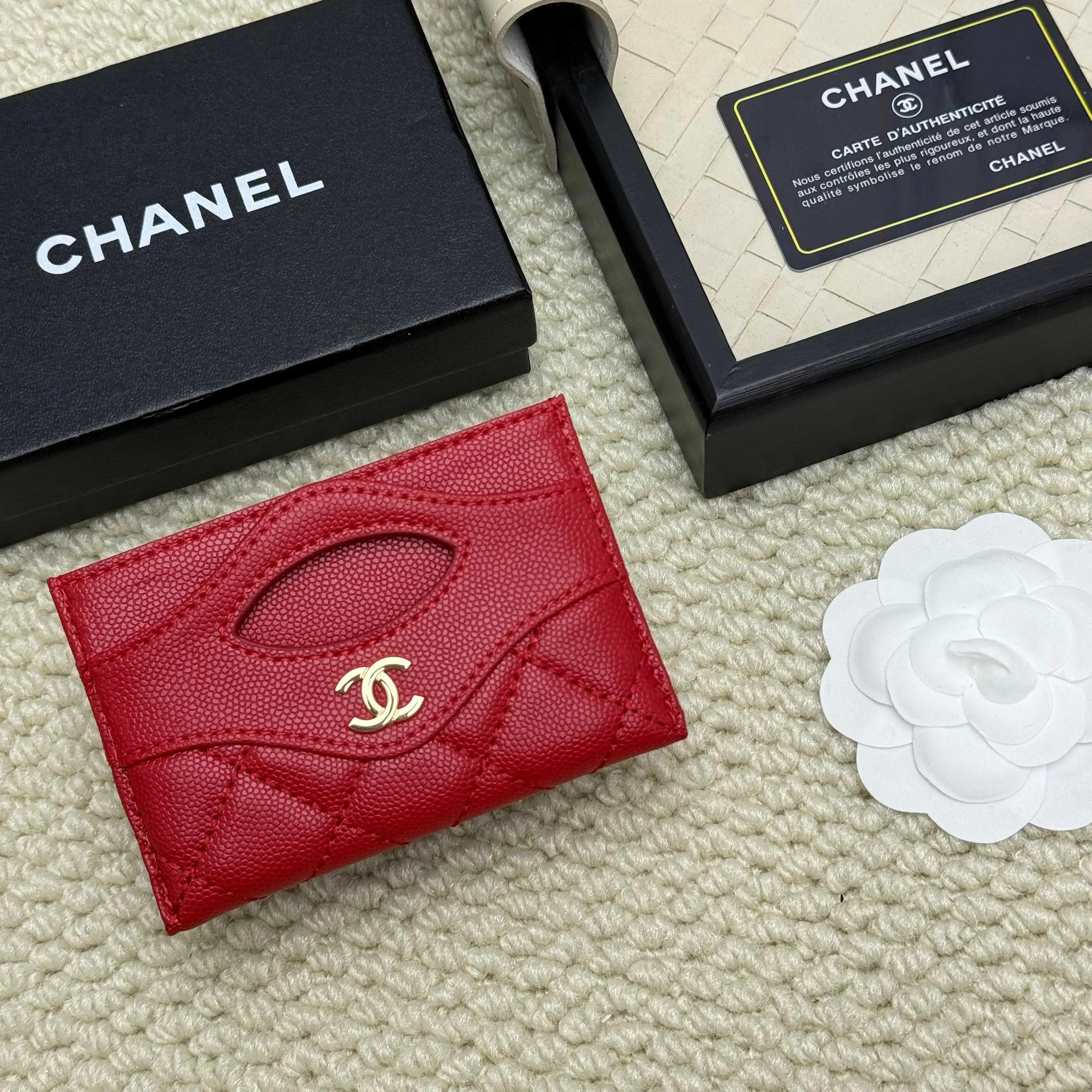💰110 Chanel's new model, model: AP7776 31 card holder, sheepskin ball pattern. This new 31 card holder comes in several cute pink colors and can hold 6 or 7 cards no problem❣️ Size: 8*11