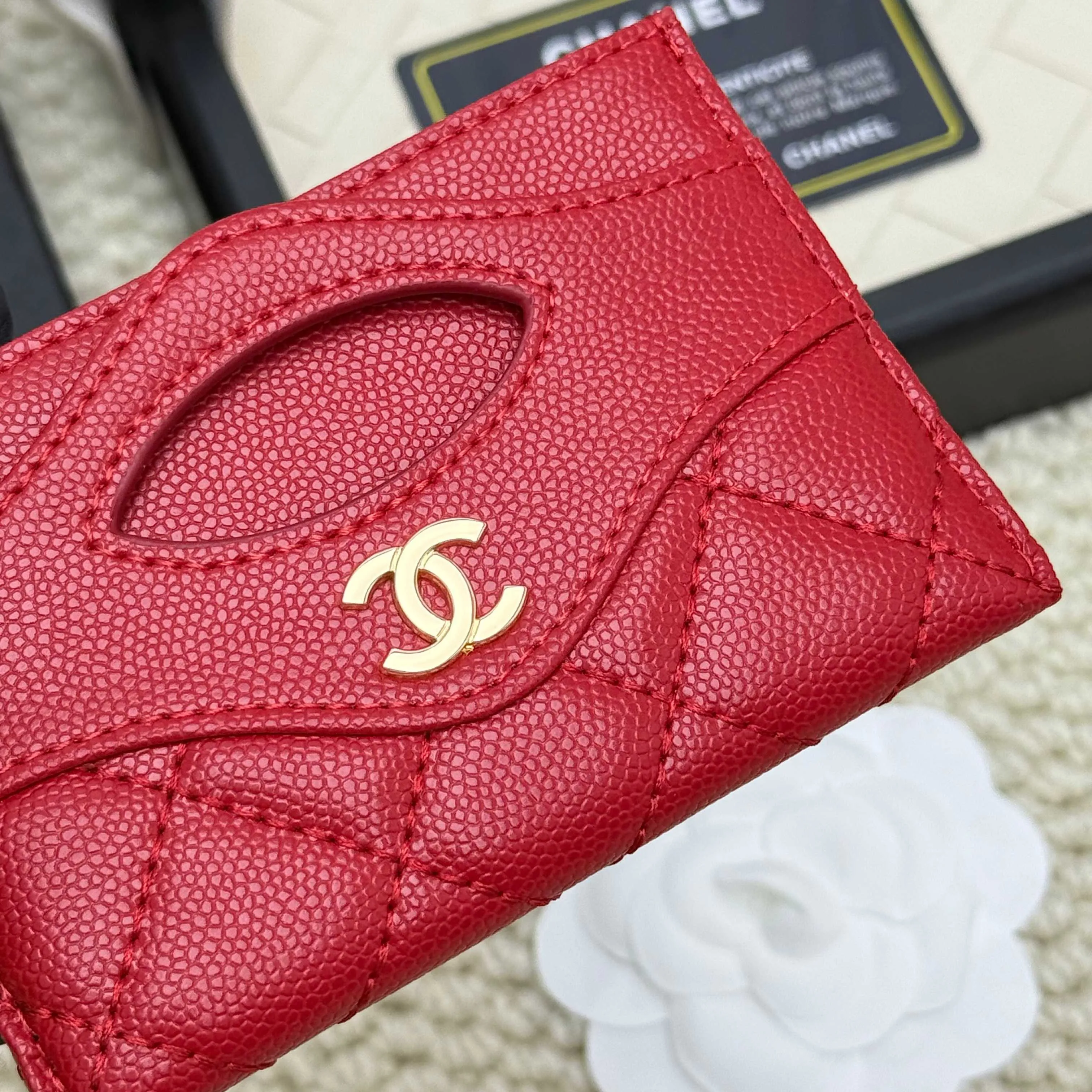 💰110 Chanel's new model, model: AP7776 31 card holder, sheepskin ball pattern. This new 31 card holder comes in several cute pink colors and can hold 6 or 7 cards no problem❣️ Size: 8*11