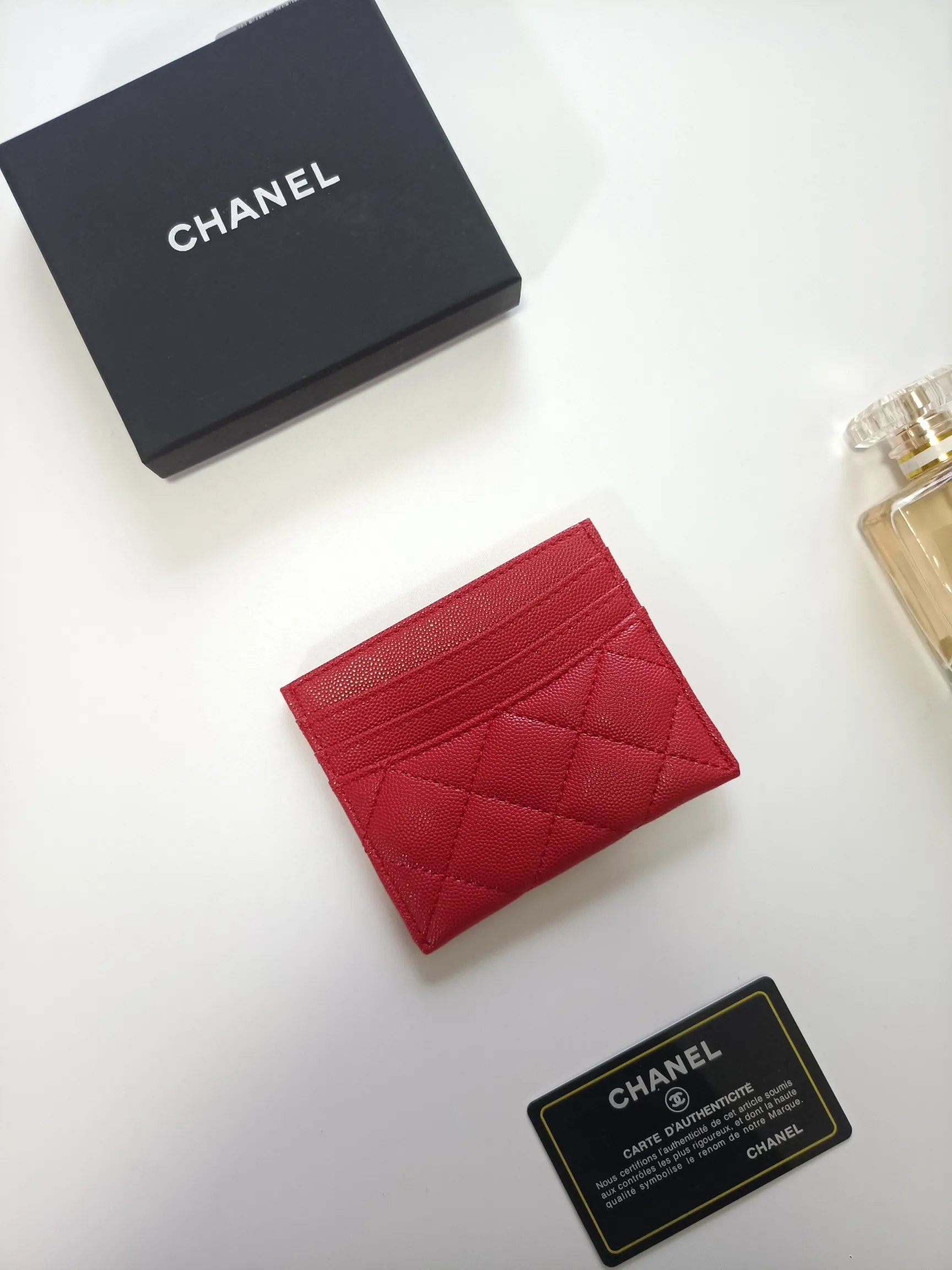 💰100💰 chanel 2025 new product card holder lambskin, seven card slots, can hold change, imported Italian lambskin + hardware logo, so beautiful, love it. The color is as shown in the picture, easy and fast storage, mini card holder No.: AP8964 Size: w11×h10cm