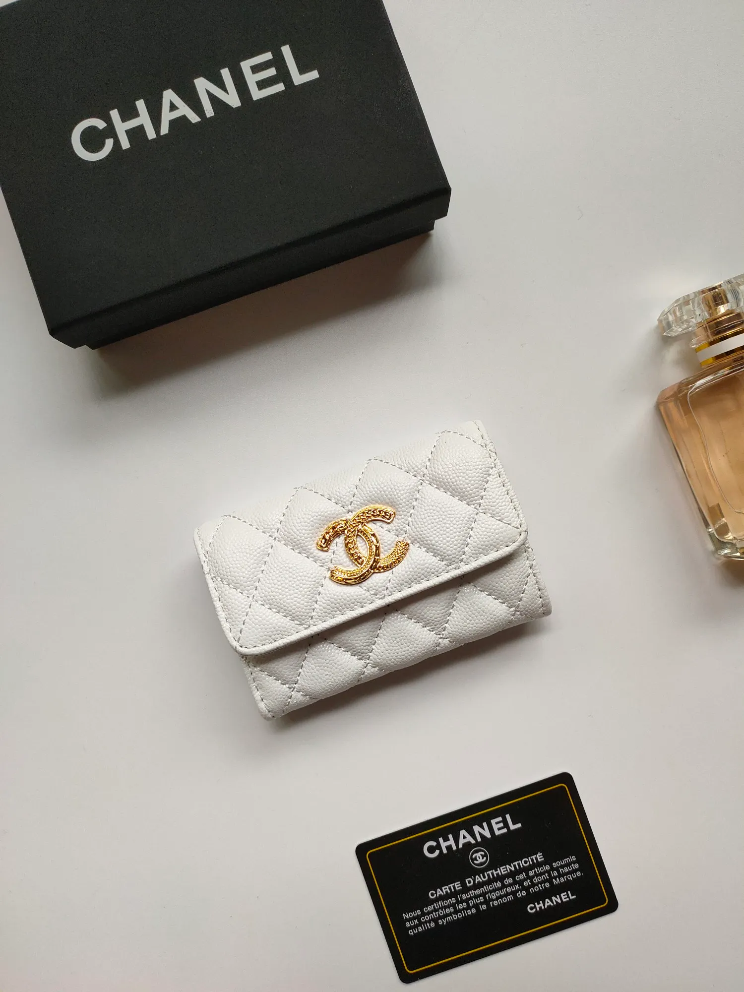 💰140💰 Model AP6118 CHANEL 22k embossed hardware, new double C large lgo with exquisite replica flavor, very beautiful, official website 2023 latest 🆕Card holder Caviar medium ball grain cowhide is scratch-resistant, super glossy, no problem to put about 10 cards, one card can be placed in the cover card slot, and cards + coins can also be placed in the middle It is troublesome to carry a bag that is too big in summer, so it is suitable to put it in a mini bag, which is also convenient to carry in your pocket😍