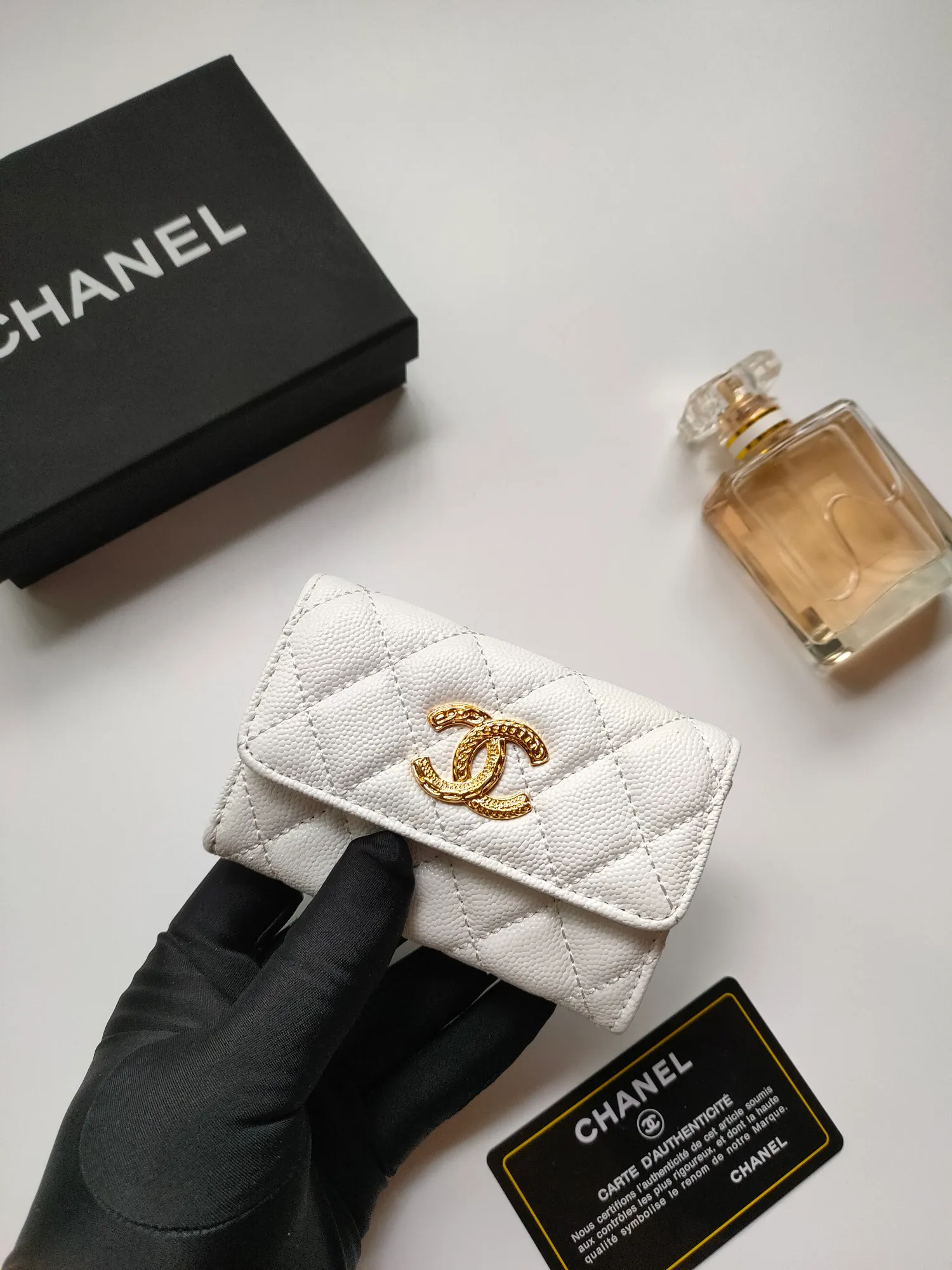💰140💰 Model AP6118 CHANEL 22k embossed hardware, new double C large lgo with exquisite replica flavor, very beautiful, official website 2023 latest 🆕Card holder Caviar medium ball grain cowhide is scratch-resistant, super glossy, no problem to put about 10 cards, one card can be placed in the cover card slot, and cards + coins can also be placed in the middle It is troublesome to carry a bag that is too big in summer, so it is suitable to put it in a mini bag, which is also convenient to carry in your pocket😍