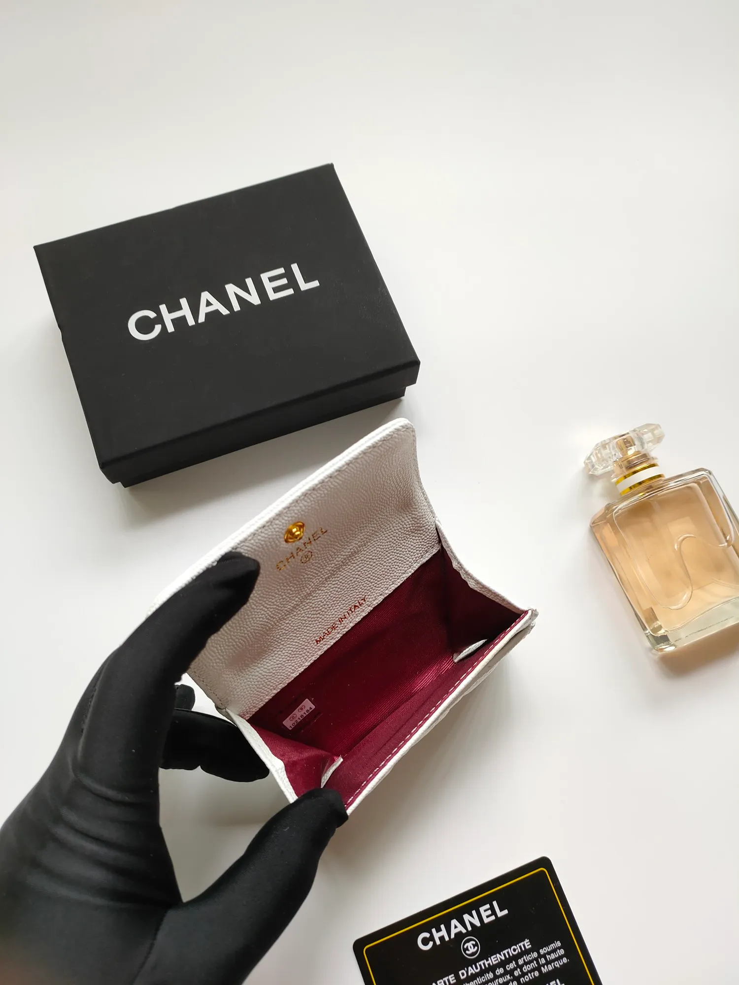 💰140💰 Model AP6118 CHANEL 22k embossed hardware, new double C large lgo with exquisite replica flavor, very beautiful, official website 2023 latest 🆕Card holder Caviar medium ball grain cowhide is scratch-resistant, super glossy, no problem to put about 10 cards, one card can be placed in the cover card slot, and cards + coins can also be placed in the middle It is troublesome to carry a bag that is too big in summer, so it is suitable to put it in a mini bag, which is also convenient to carry in your pocket😍
