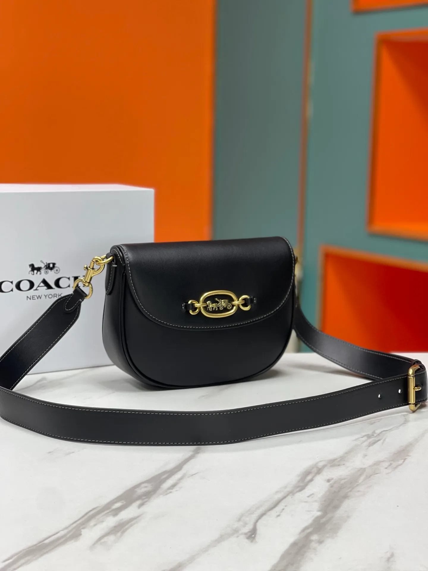 Batch 440💰 Coach’s new counter synchronization model CM705 HARLER shoulder crossbody bag saddle bag, minimalist and casual, casual and versatile item ~ 22x17.5x6cm