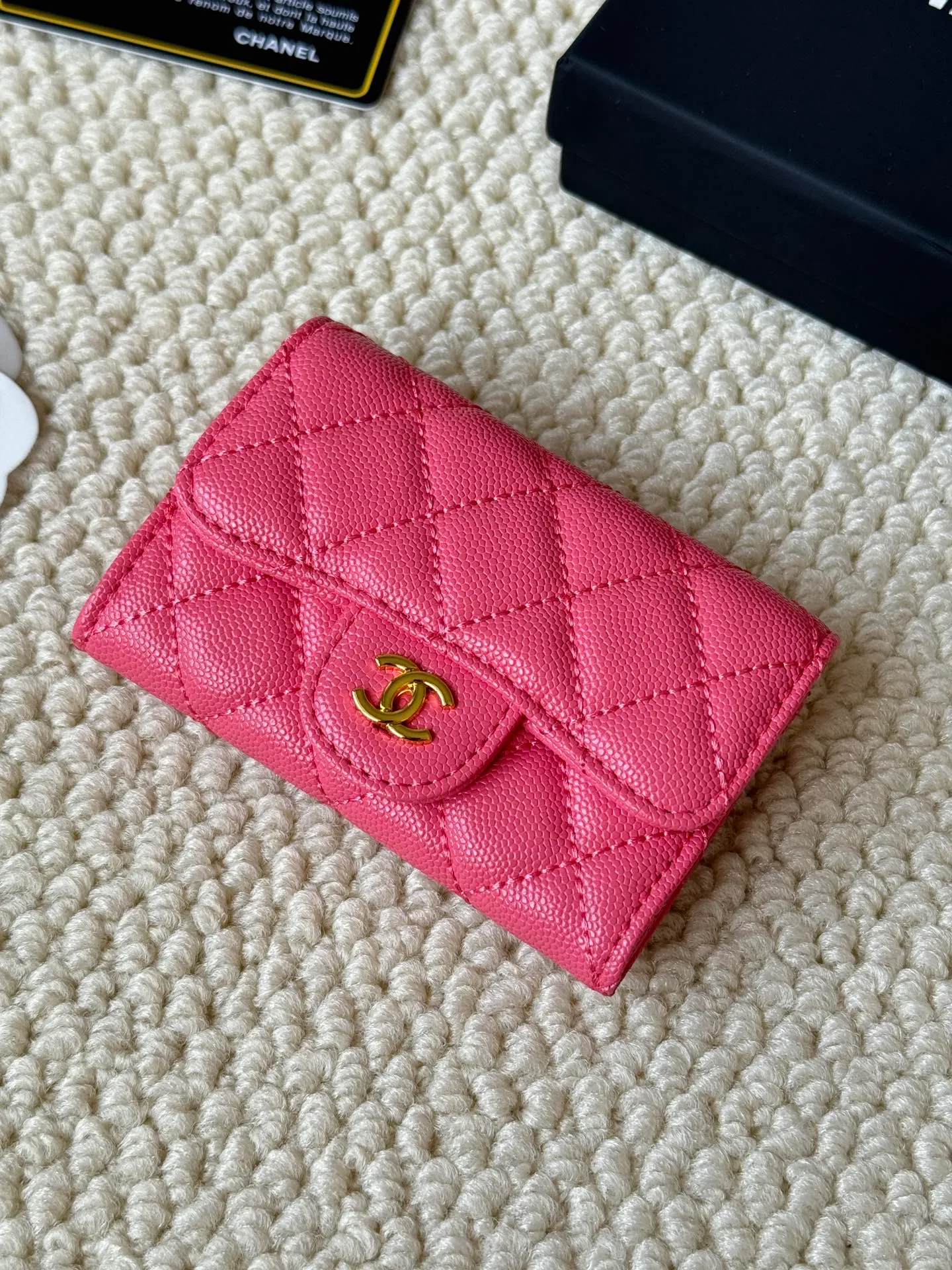 💰120 Style number: AP458chanel The most classic card holder, coin purse, Chanel classic flap card holder. Caviar cowhide, card holder and coin purse in one, with slip pocket on the back. Size: 7.5 × 11.3 × 2.1 cm