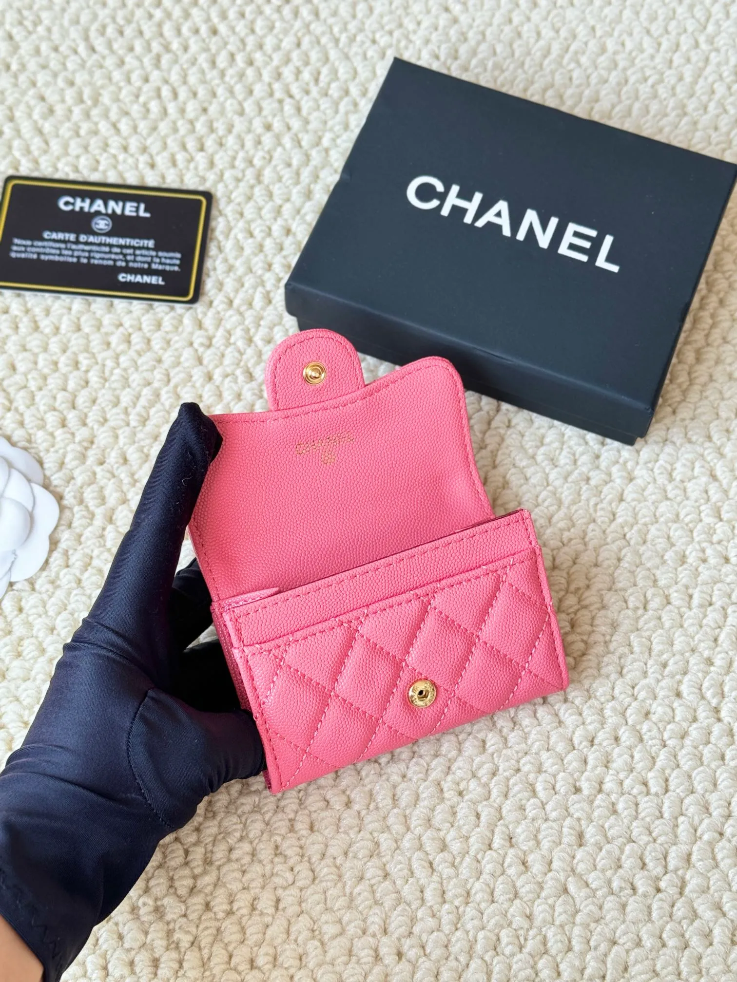 💰120 Style number: AP458chanel The most classic card holder, coin purse, Chanel classic flap card holder. Caviar cowhide, card holder and coin purse in one, with slip pocket on the back. Size: 7.5 × 11.3 × 2.1 cm