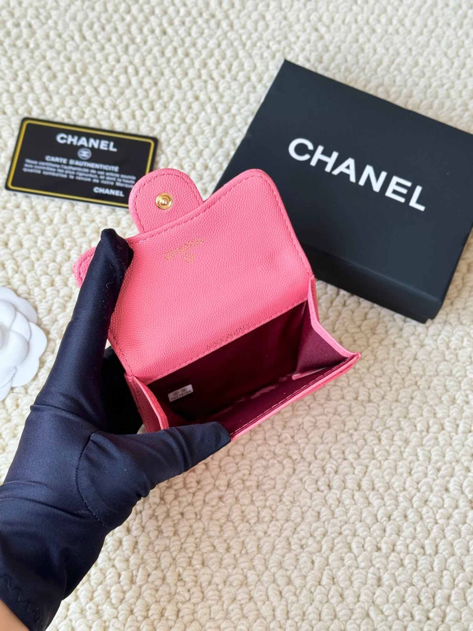 💰120 Style number: AP458chanel The most classic card holder, coin purse, Chanel classic flap card holder. Caviar cowhide, card holder and coin purse in one, with slip pocket on the back. Size: 7.5 × 11.3 × 2.1 cm