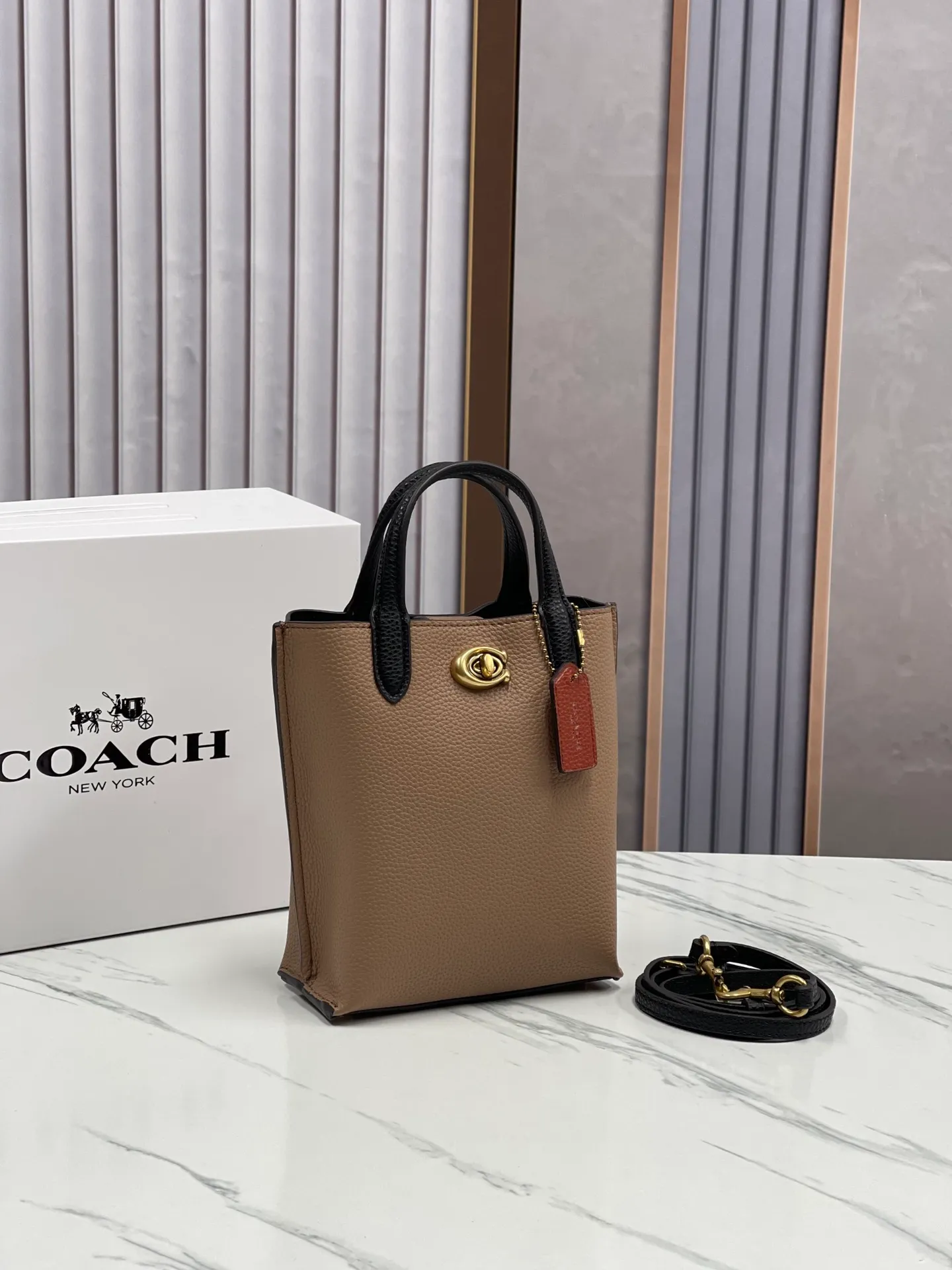 Batch 400💰Coach/Coach new counter 2024 CR676 CR675 new Willow tote bag mini size pebbled full cowhide, the bag has compartments and small girls can completely handle it, size: 16.5