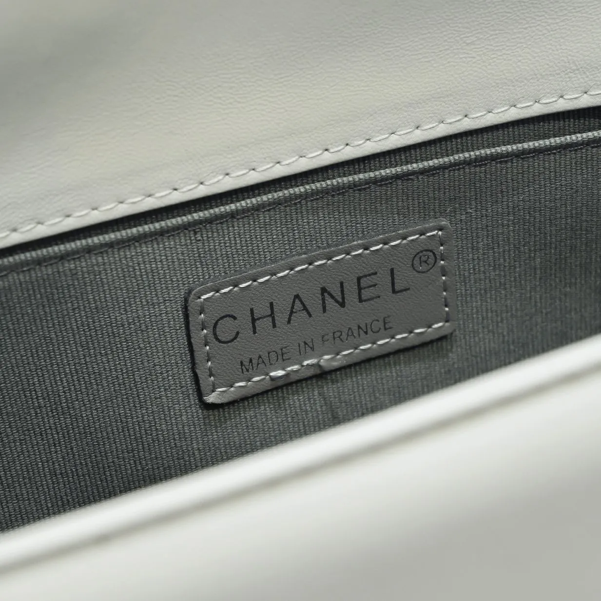💰420￥ (Full sheepskin with original hardware) [Smile] Chanel Chanel 👑 Lambskin [Lightning] Thickened electroplated hardware accessories 🌈 Workmanship is comparable to the original order 💪 The bottom can be pinched Marks rebound, absolutely spot-on, real-life photos, fashionable and durable💪💪High-end quality, no pressure in and out of the drill cabinet💏, size 25*15*8cm, model number: 67086 ancient silver V grid