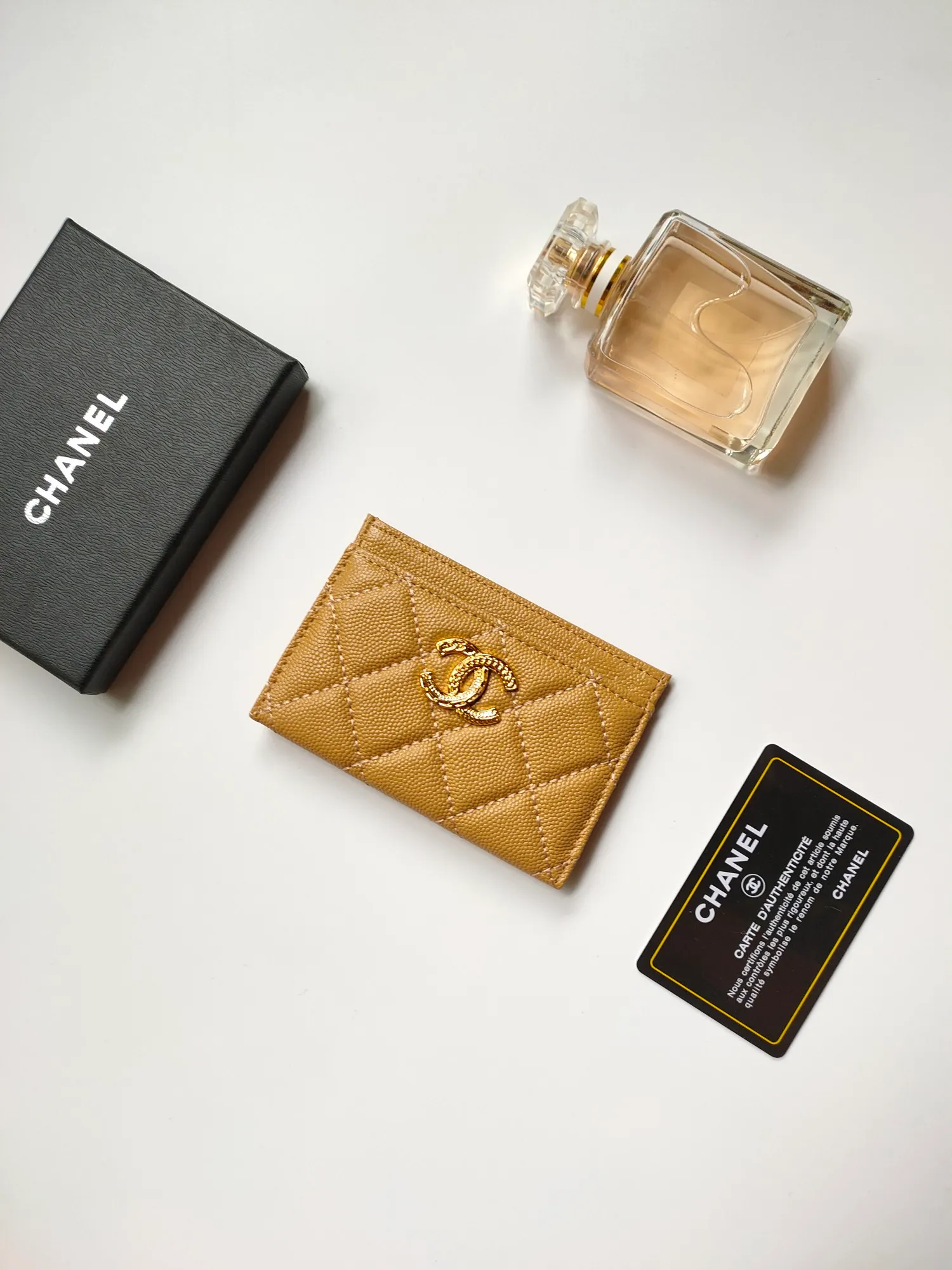 💰110💰Model 3188 CHANEL 22k embossed lgo large double C hardware, official website latest in 2023🆕card holder, caviar medium ball grain cowhide, anti-scratch, super glossy, 3 card slots each put a card, you can also put a card + a few coins in the middle