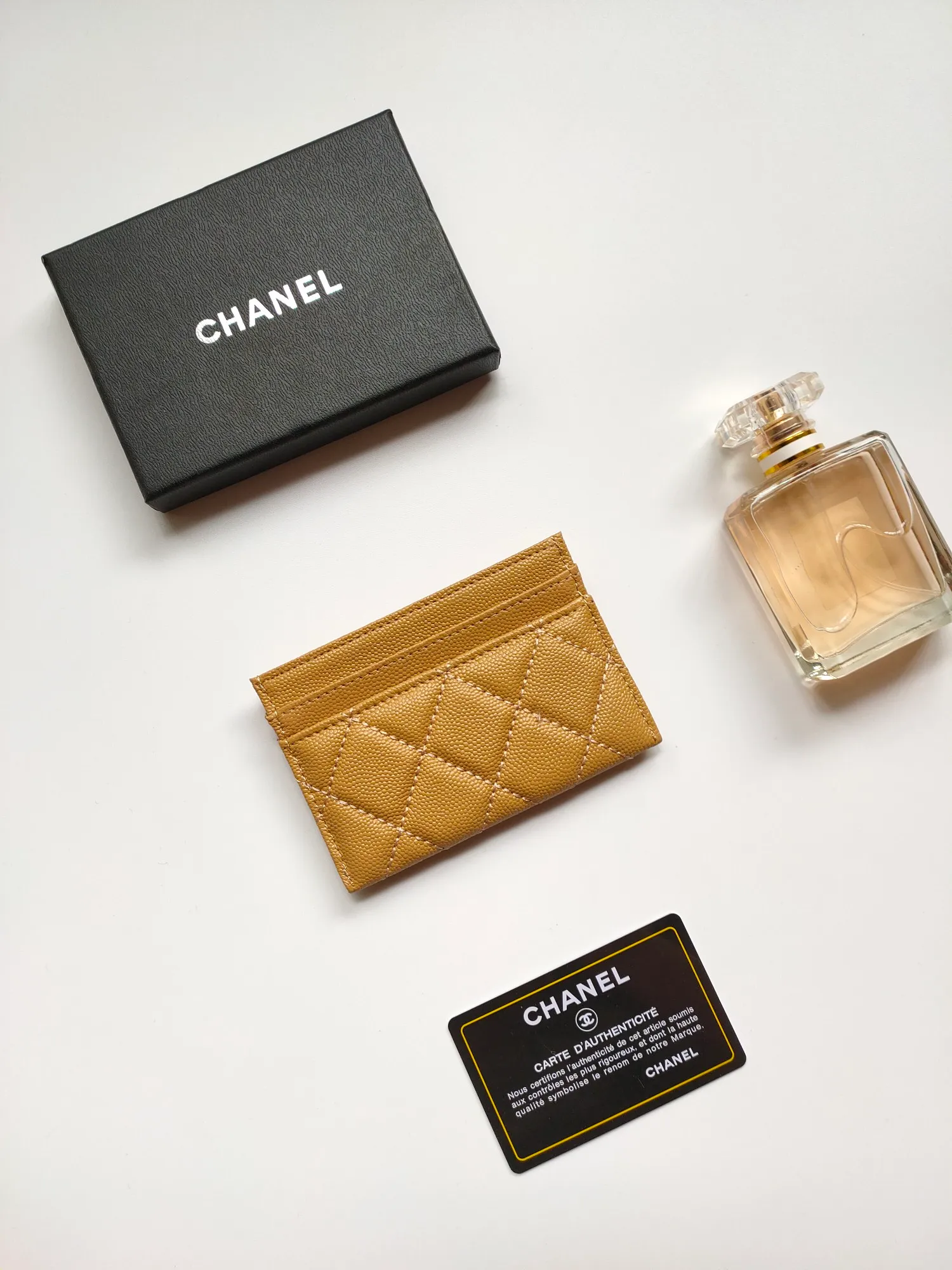 💰110💰Model 3188 CHANEL 22k embossed lgo large double C hardware, official website latest in 2023🆕card holder, caviar medium ball grain cowhide, anti-scratch, super glossy, 3 card slots each put a card, you can also put a card + a few coins in the middle