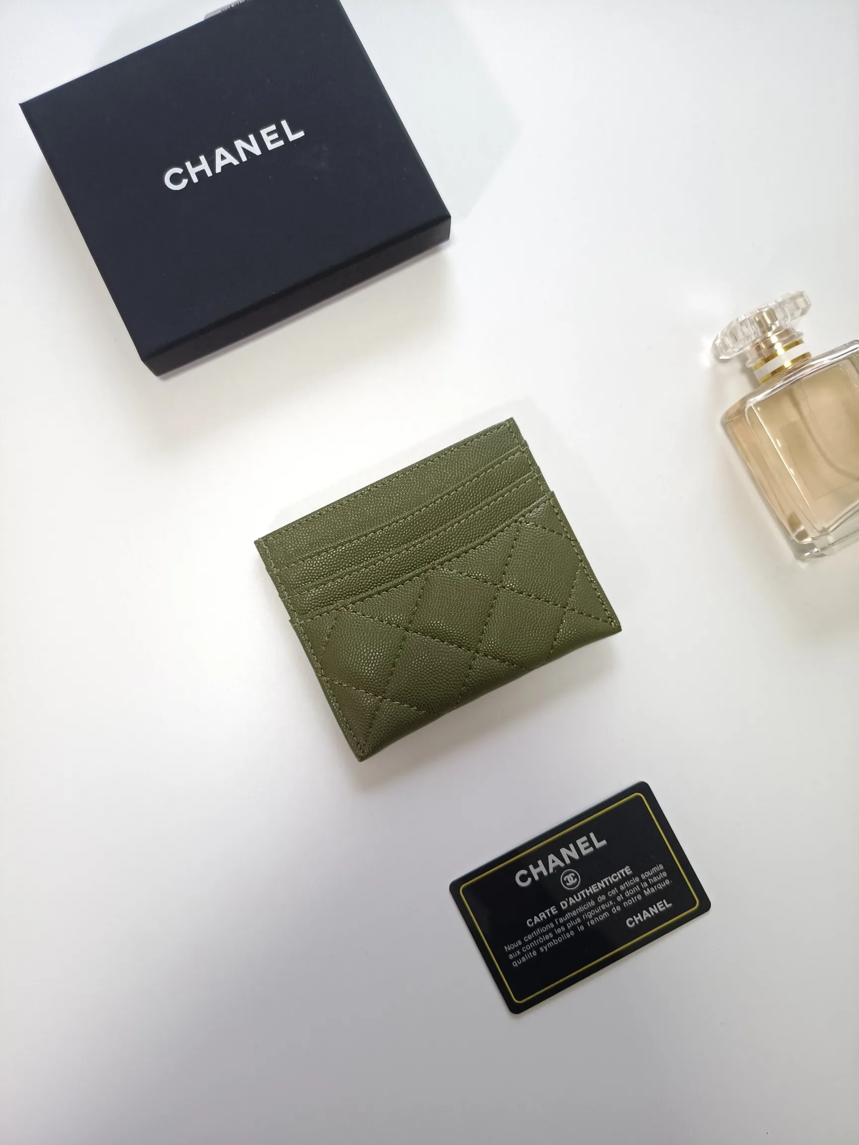 💰100💰 chanel 2025 new product card holder lambskin, seven card slots, can hold change, imported Italian lambskin + hardware logo, so beautiful, love it. The color is as shown in the picture, easy and fast storage, mini card holder No.: AP8964 Size: w11×h10cm