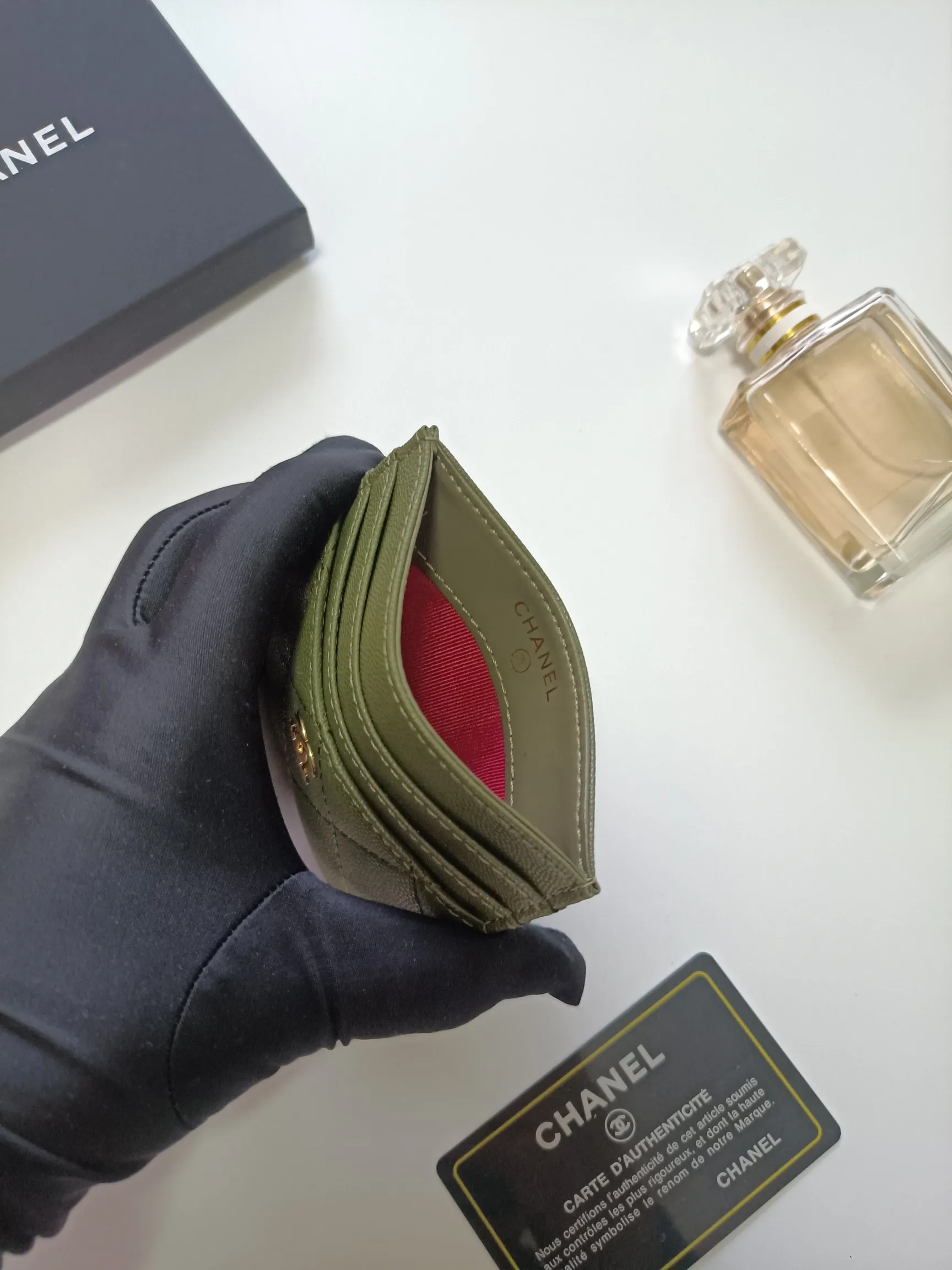 💰100💰 chanel 2025 new product card holder lambskin, seven card slots, can hold change, imported Italian lambskin + hardware logo, so beautiful, love it. The color is as shown in the picture, easy and fast storage, mini card holder No.: AP8964 Size: w11×h10cm