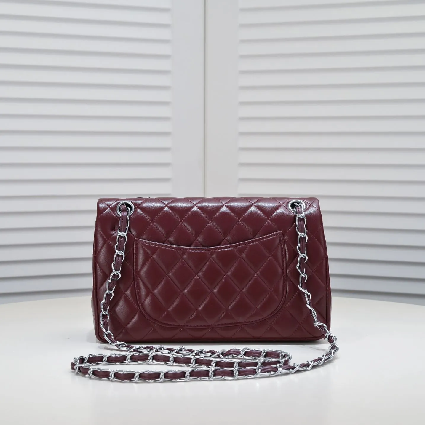 💰400￥Maroon Chanel🔥Exclusive quality real shot shipment✈️Official website updated simultaneously👑Chanel sheep pattern classic style with original hardware, summer style is coming💋CHANEL ‼ ️Crossbody bag, sheepskin with red lining🌸‼ ️ 🙈Fashion new favorite🙈 Size: 25.5*16*6.5. Style number: 1112 sheepskin