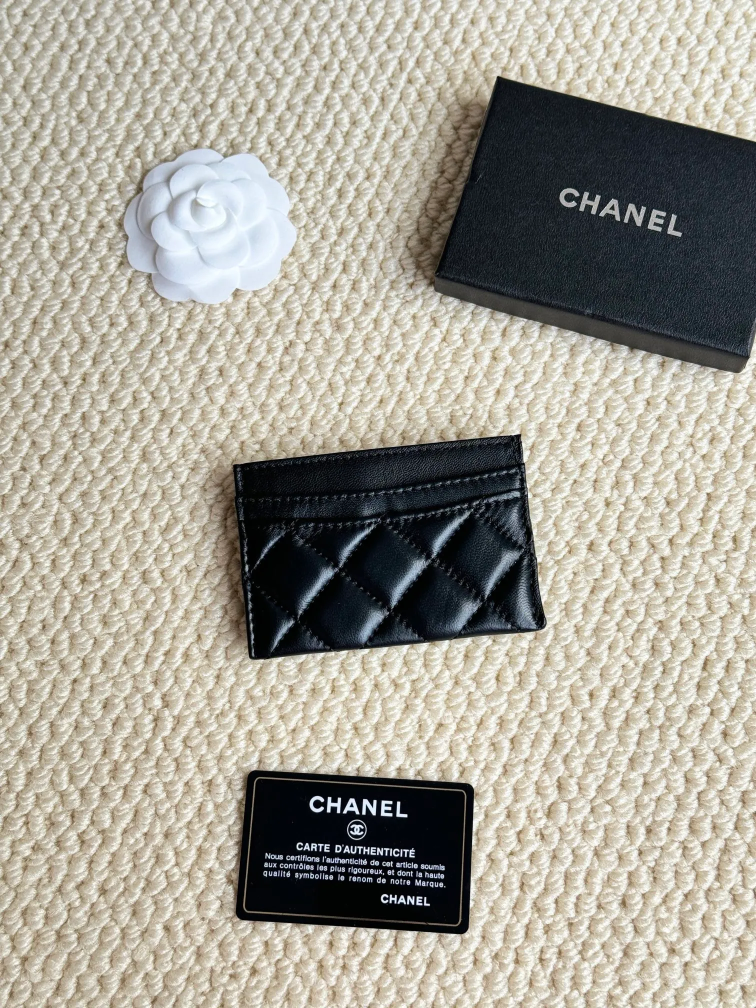 💰100Chanel Chanel counter classic card holder Model number: AP456 Made of sheepskin, a classic and timeless mini card holder. Super cute😍 Size: 7.5×11.2×0.5cm Fine workmanship and high-end quality