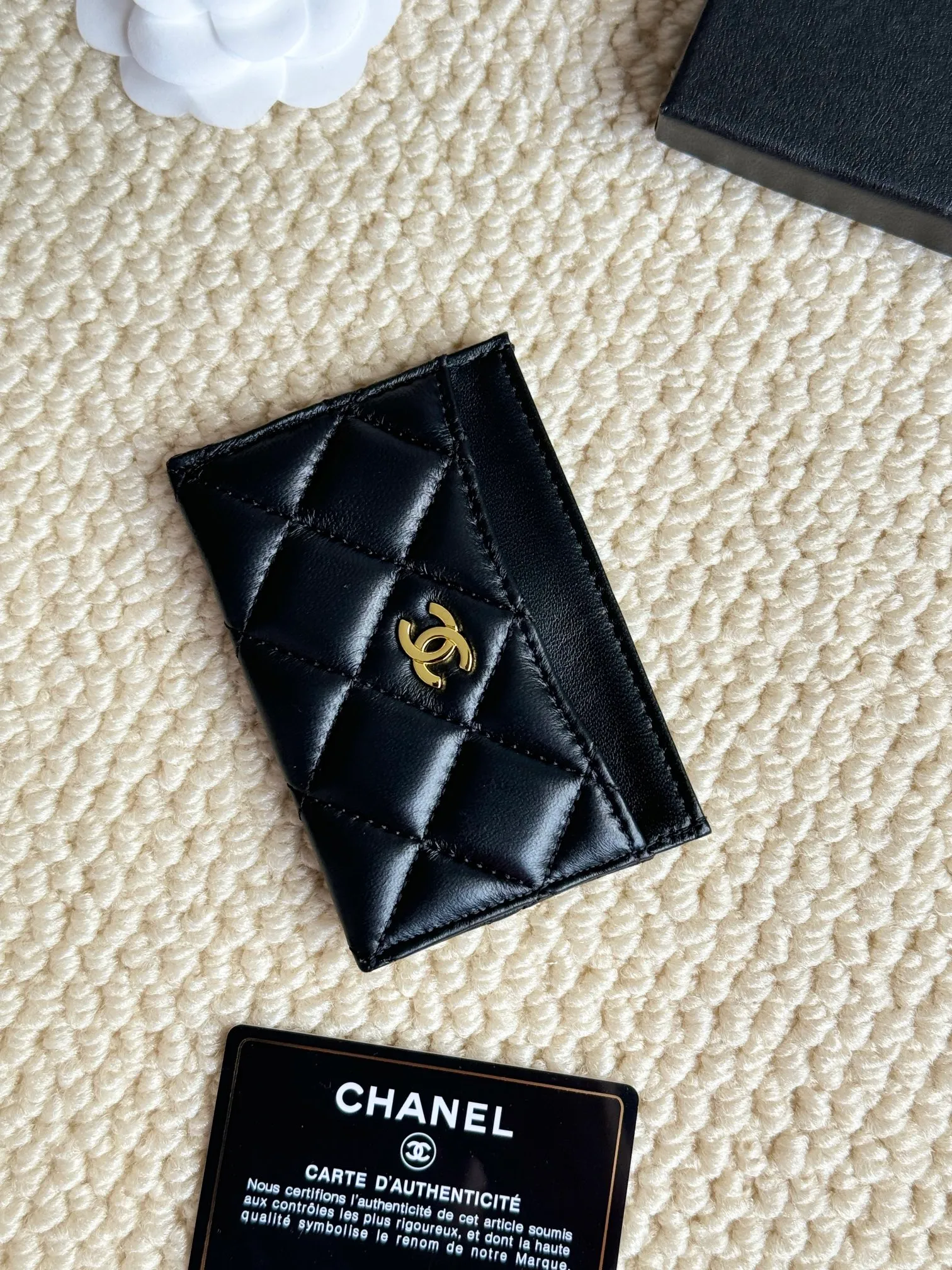 💰100Chanel Chanel counter classic card holder Model number: AP456 Made of sheepskin, a classic and timeless mini card holder. Super cute😍 Size: 7.5×11.2×0.5cm Fine workmanship and high-end quality