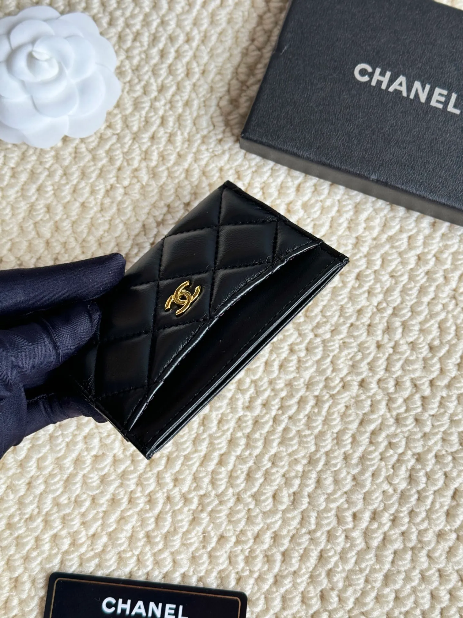 💰100Chanel Chanel counter classic card holder Model number: AP456 Made of sheepskin, a classic and timeless mini card holder. Super cute😍 Size: 7.5×11.2×0.5cm Fine workmanship and high-end quality