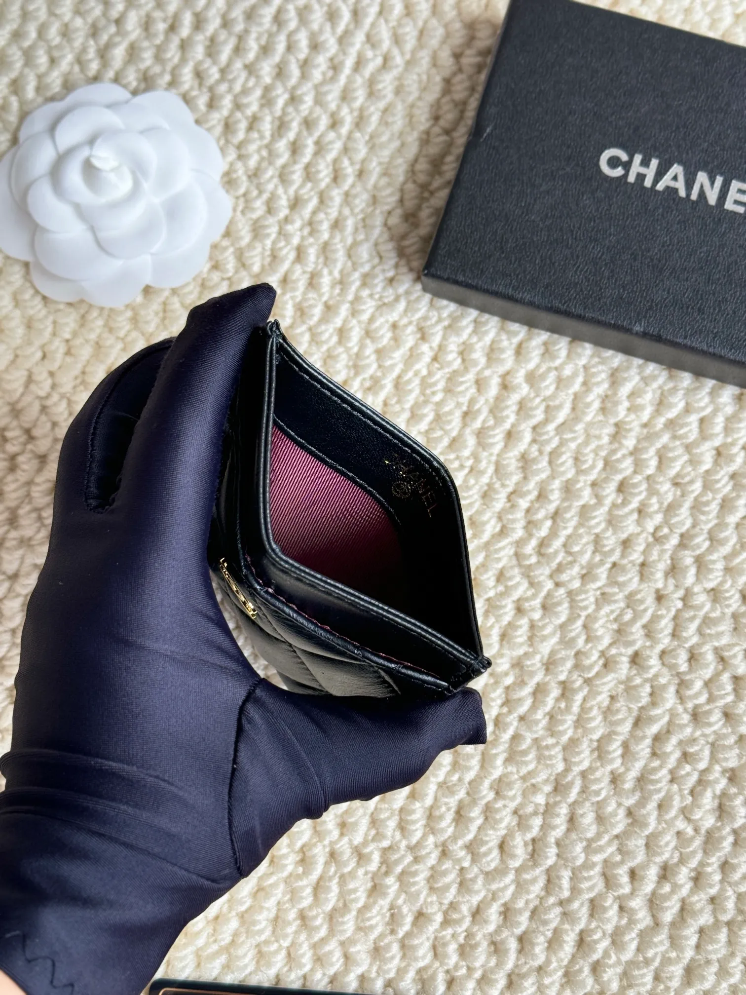 💰100Chanel Chanel counter classic card holder Model number: AP456 Made of sheepskin, a classic and timeless mini card holder. Super cute😍 Size: 7.5×11.2×0.5cm Fine workmanship and high-end quality