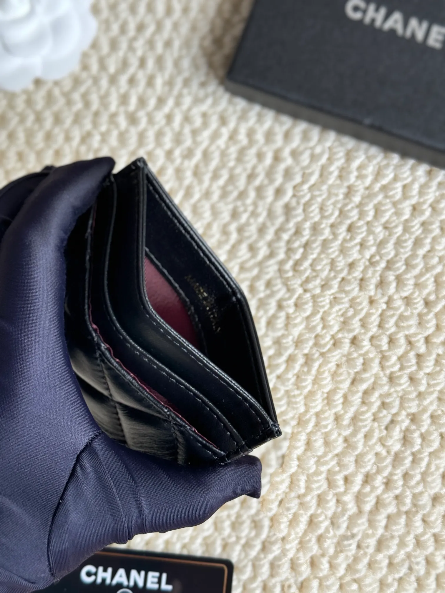 💰100Chanel Chanel counter classic card holder Model number: AP456 Made of sheepskin, a classic and timeless mini card holder. Super cute😍 Size: 7.5×11.2×0.5cm Fine workmanship and high-end quality