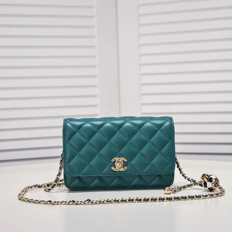 All Categories Official Website "Brand Women's Bags" Women's Bags 💙 Chanel Chane Small Chain Bag Wallet on chain is definitely indispensable. Imported calfskin 🐂 This bag is super practical, but it has a bug ~ it is too long, because it is designed according to European and American body shapes, and it will be slightly longer for Asians! but! Don't be afraid, there is magic now