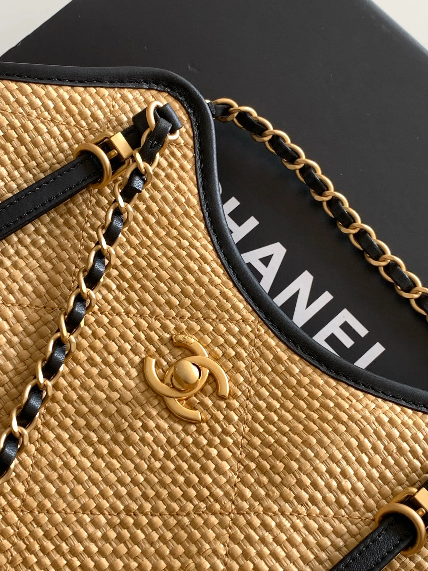 All Categories Chanel Women's Bags 2 (Chanel) Chanel Original AS6015