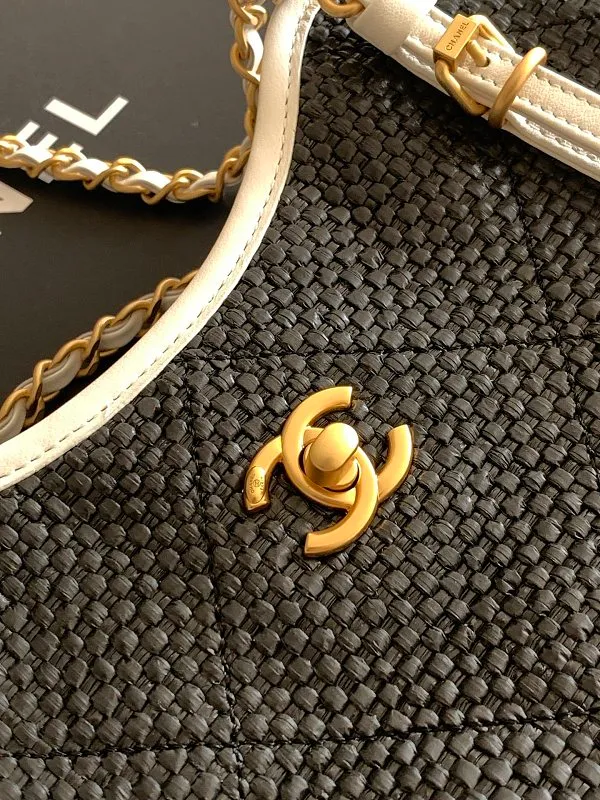 All Categories Chanel Women's Bags 2 (Chanel) Chanel Original AS6015
