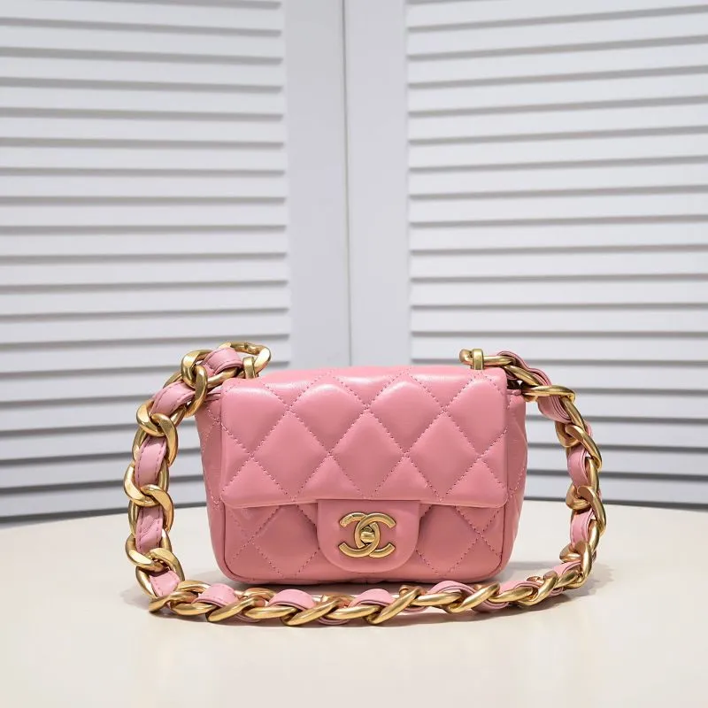 All Categories Official Website "Brand Women's Bags" Women's Bags 💙 Chanel �C𝗵𝗮𝗻𝗲𝟭 𝟮𝟮𝘀 Large Gold Chain Armpit Bag Small Size Jimei, have you got it yet? This bag is easy to wear with hot girls, and the capacity is good. The thick chain is the finishing touch of this bag. It is younger and more fashionable than Cf. 𝐒𝐢𝐳𝐞𝟏𝟑-𝟏𝟕