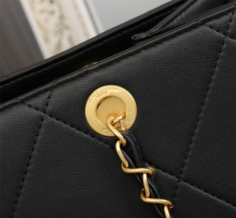 All Categories Official Website "Brand Women's Bags" Women's Bags 💙 Chanel new shopping bag CHANEI, calfskin series, gold hardware with large diamond pattern, exquisite logo on the bag gives a new and elegant feel, calfskin is wear-resistant and soft to the touch, all-copper hardware, size 24-34-13