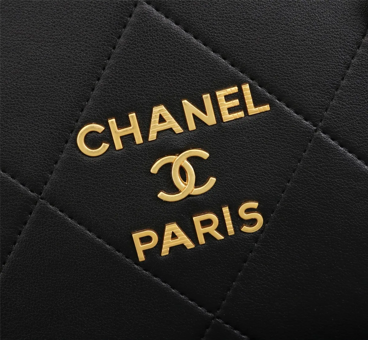 All Categories Official Website "Brand Women's Bags" Women's Bags 💙 Chanel new shopping bag CHANEI, calfskin series, gold hardware with large diamond pattern, exquisite logo on the bag gives a new and elegant feel, calfskin is wear-resistant and soft to the touch, all-copper hardware, size 24-34-13