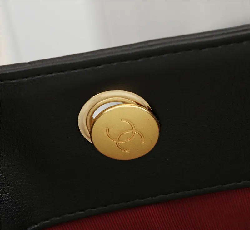 All Categories Official Website "Brand Women's Bags" Women's Bags 💙 Chanel new shopping bag CHANEI, calfskin series, gold hardware with large diamond pattern, exquisite logo on the bag gives a new and elegant feel, calfskin is wear-resistant and soft to the touch, all-copper hardware, size 24-34-13